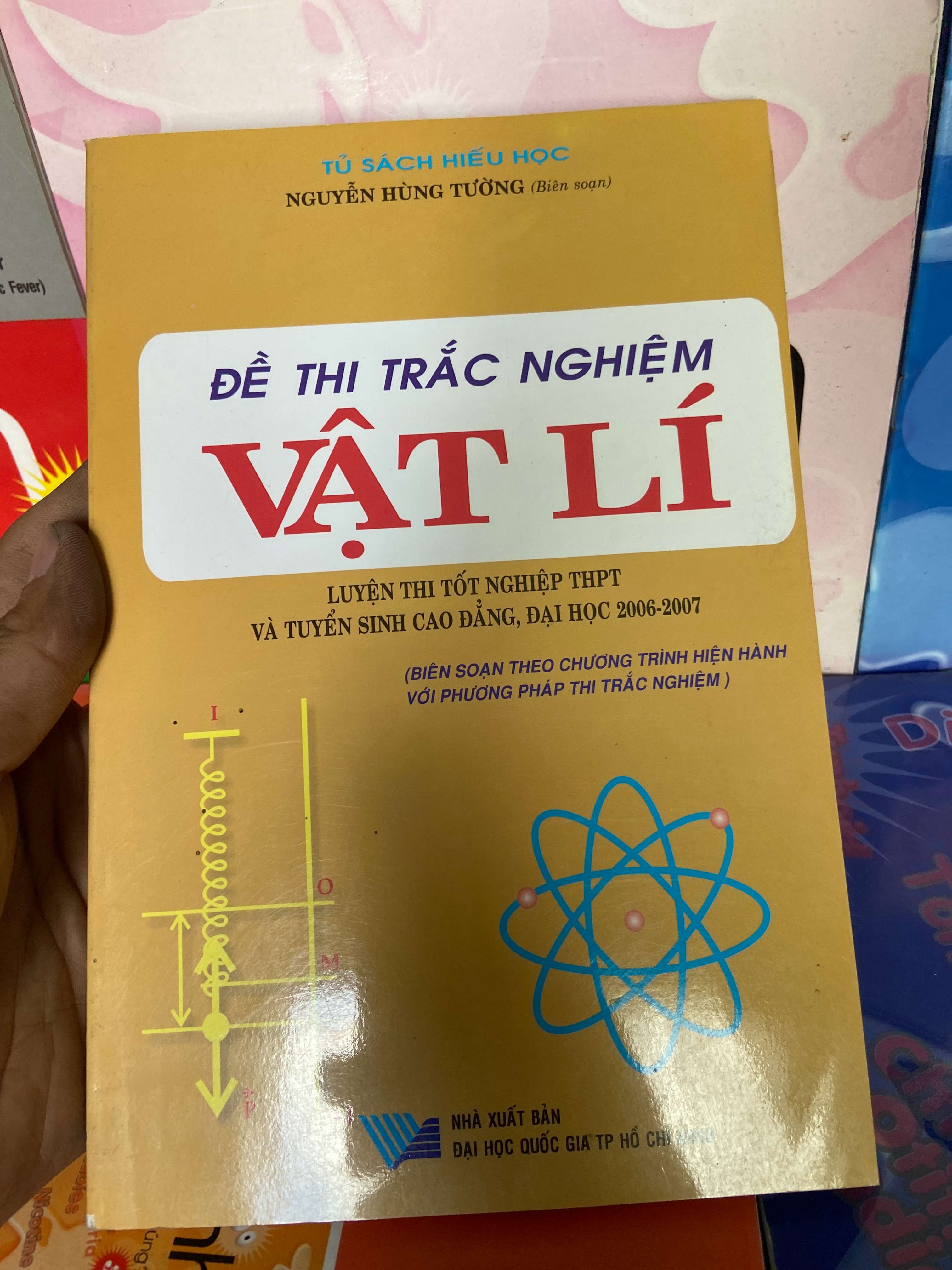 Đề Thi Trắc Nghiệm Vật Lí (Luyện Thi Tốt Nghiệp THPT Và Tuyển Sinh Cao Đẳng, Đại Học 2006-2007) - Nguyễn Hùng Tường 2007 Tham khảo - luyện thi VAVO-AK1T1