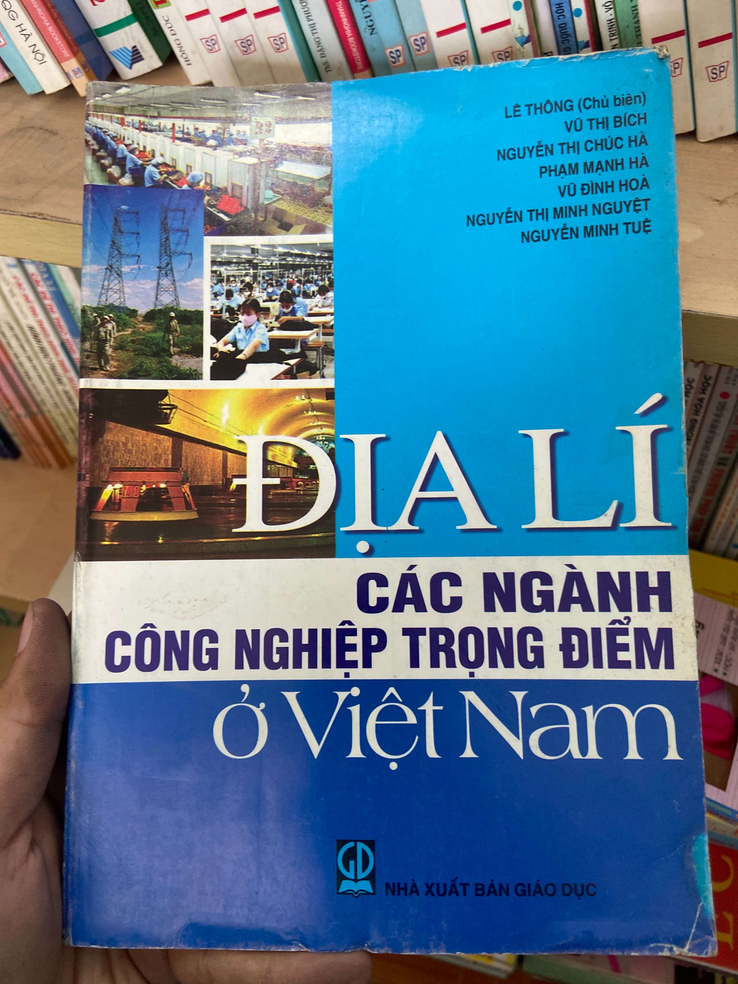 Địa Lí Các Ngành Công Nghiệp Trọng Điểm Ở Việt Nam - Lê Thông, Vũ Thị Bích, Nguyễn Thị Chúc Hà, Phạm Mạnh Hà, Vũ Đình Hòa, Nguyễn Thị Minh Nguyệt, Nguyễn Minh Tuệ 2008 Sách kiến thức tổng hợp VAVO-AK2ST1