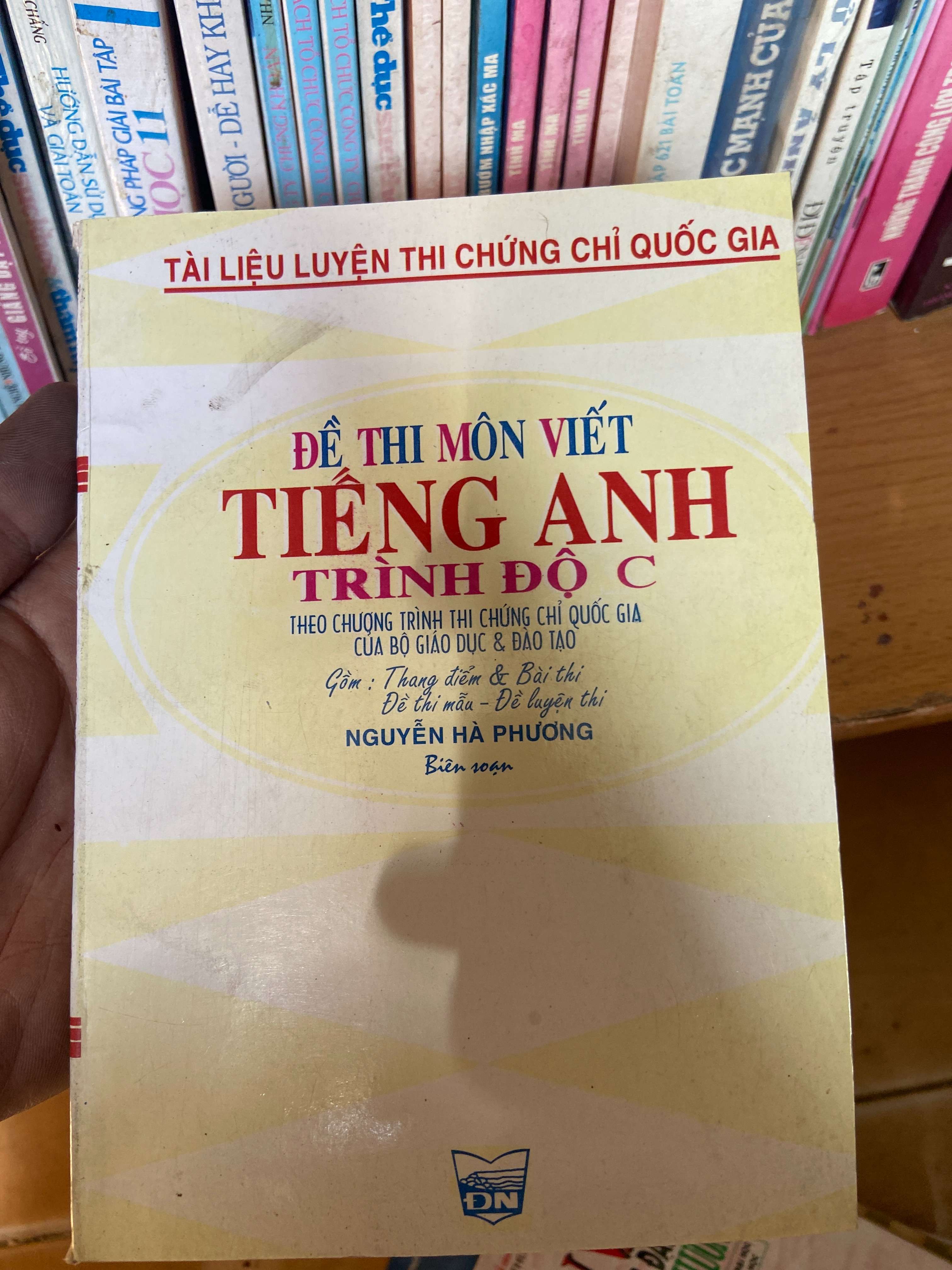 Đề Thi Môn Viết Tiếng Anh Trình Độ C (Theo Chương Trình Thi Chứng Chỉ Quốc Gia Của Bộ Giáo Dục & Đào Tạo) - Nguyễn Hà Phương 1998 Sách tự học tiếng Anh VAVO-AK1T2