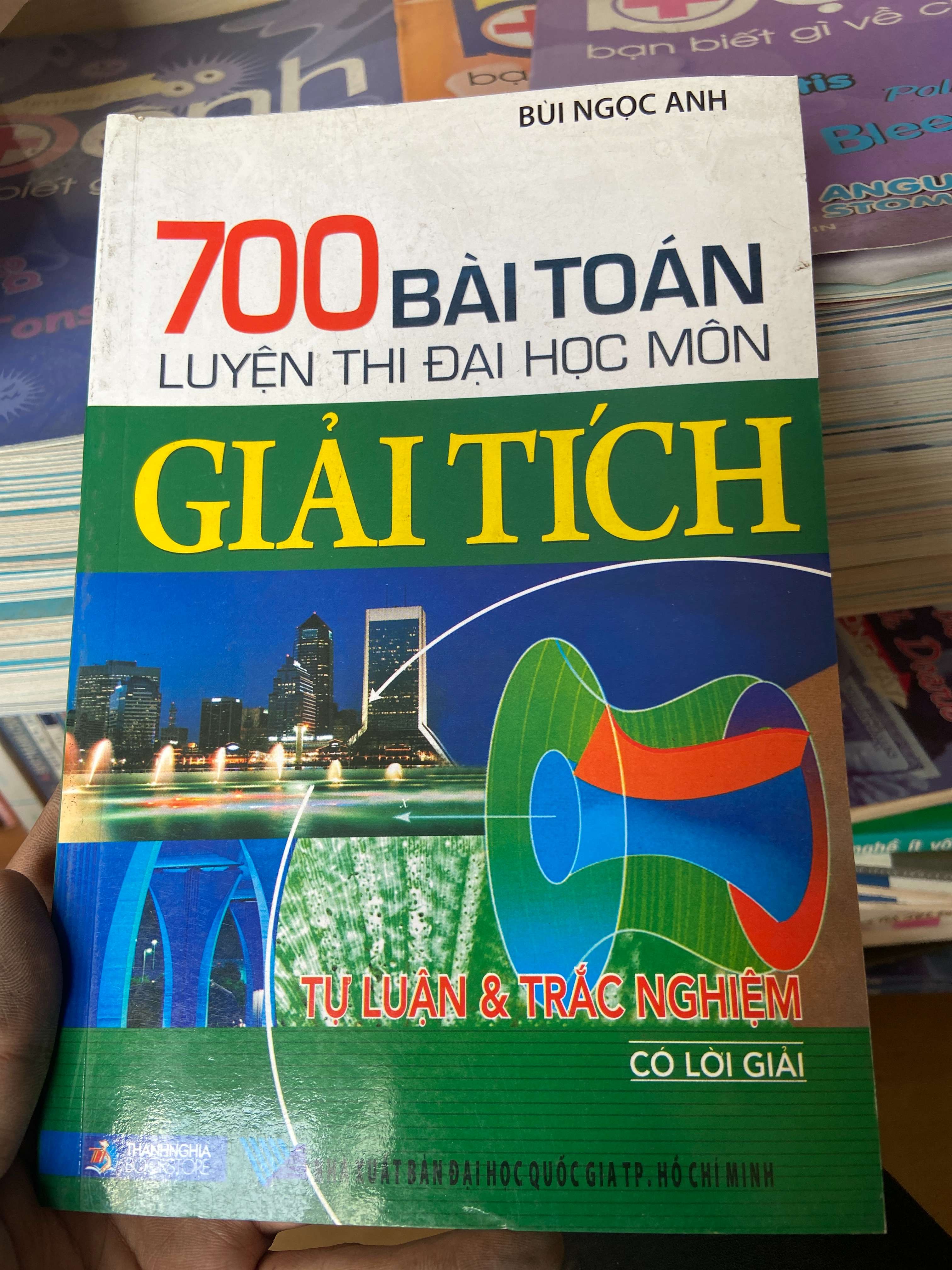 700 Bài Toán Luyện Thi Đại Học Môn Giải Tích (Tự Luận Và Trắc Nghiệm Có Lời Giải) - Bùi Ngọc Anh 2013 Tham khảo - luyện thi VAVO-AK2ST1