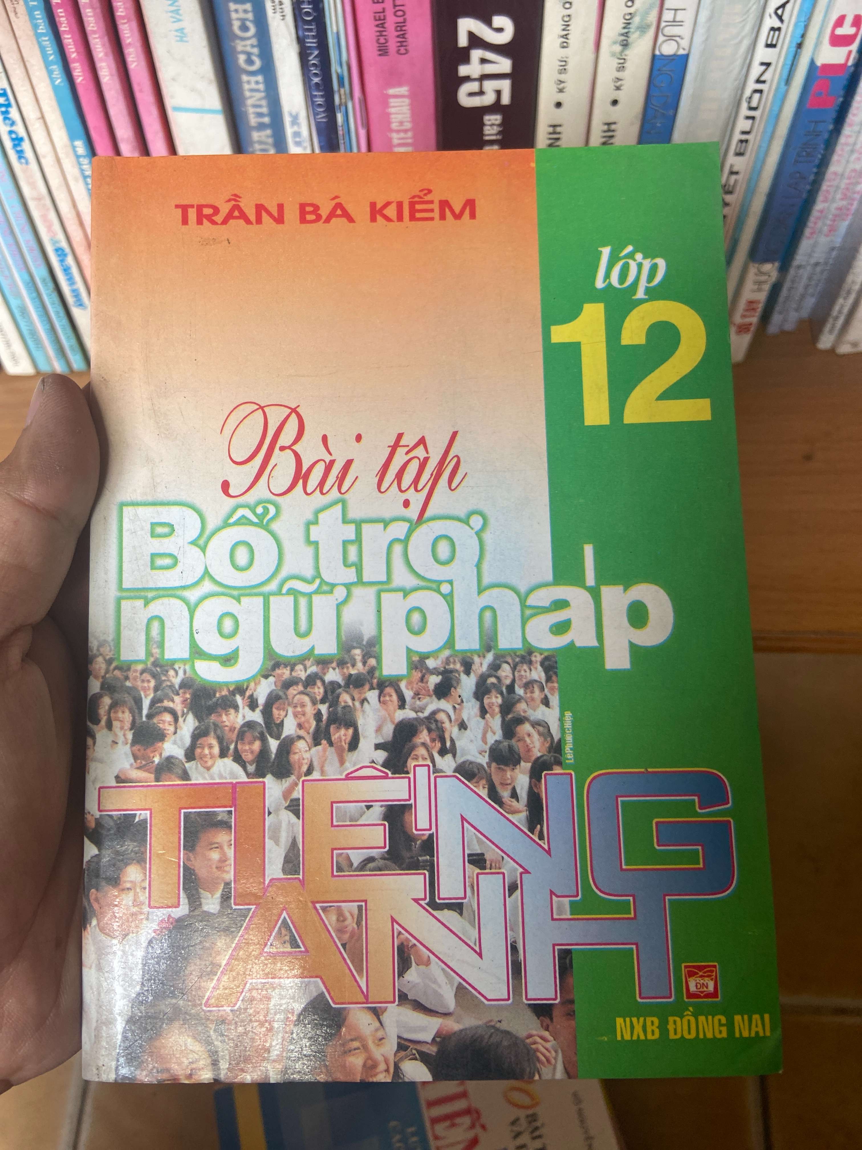 Bài Tập Bổ Trợ Ngữ Pháp Tiếng Anh Lớp 12 - Trần Bá Kiểm 1999 Sách tự học tiếng Anh VAVO-AK1T3