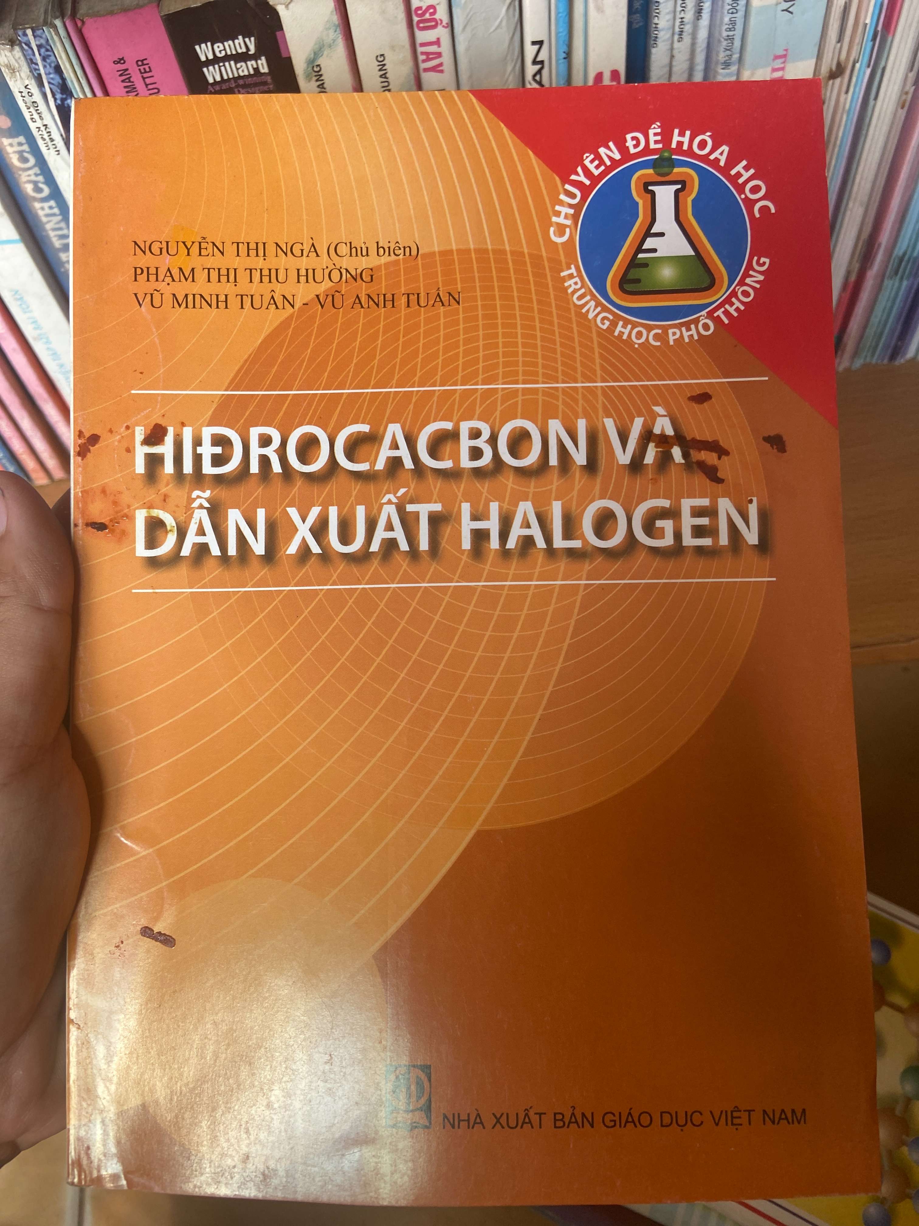 Hidrocacbon Và Dẫn Xuất Halogen (Chuyên Đề Hóa Học Trung Học Phổ Thông) - Nguyễn Thị Ngà, Phạm Thị Thu Hường, Vũ Minh Tuân, Vũ Anh Tuấn 2011 Tham khảo - luyện thi VAVO-AK1T2