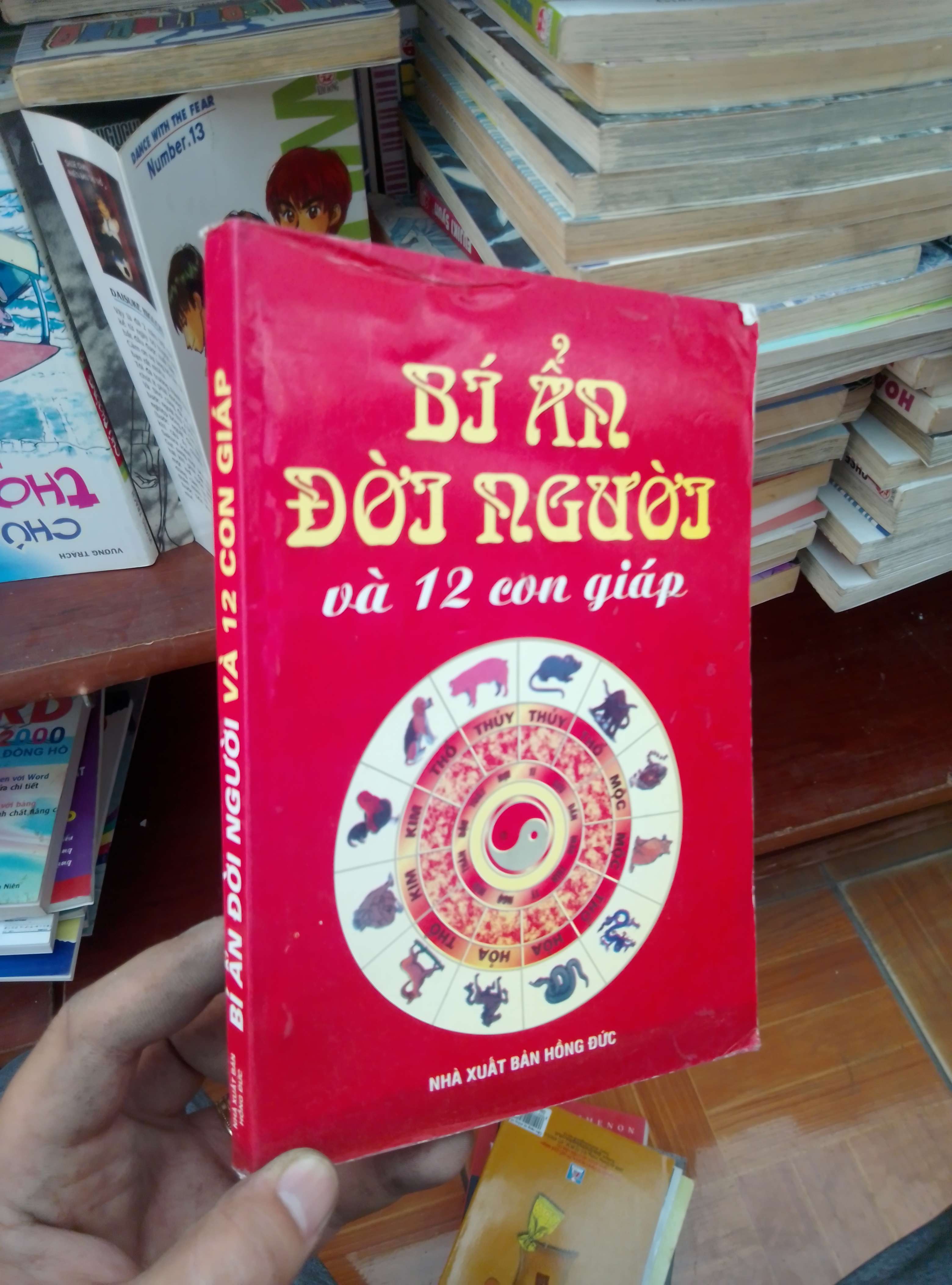 Bí ẩn đời người và 12 con giáp 2012 Sách tôn giáo - tâm linh VAVO-AK19