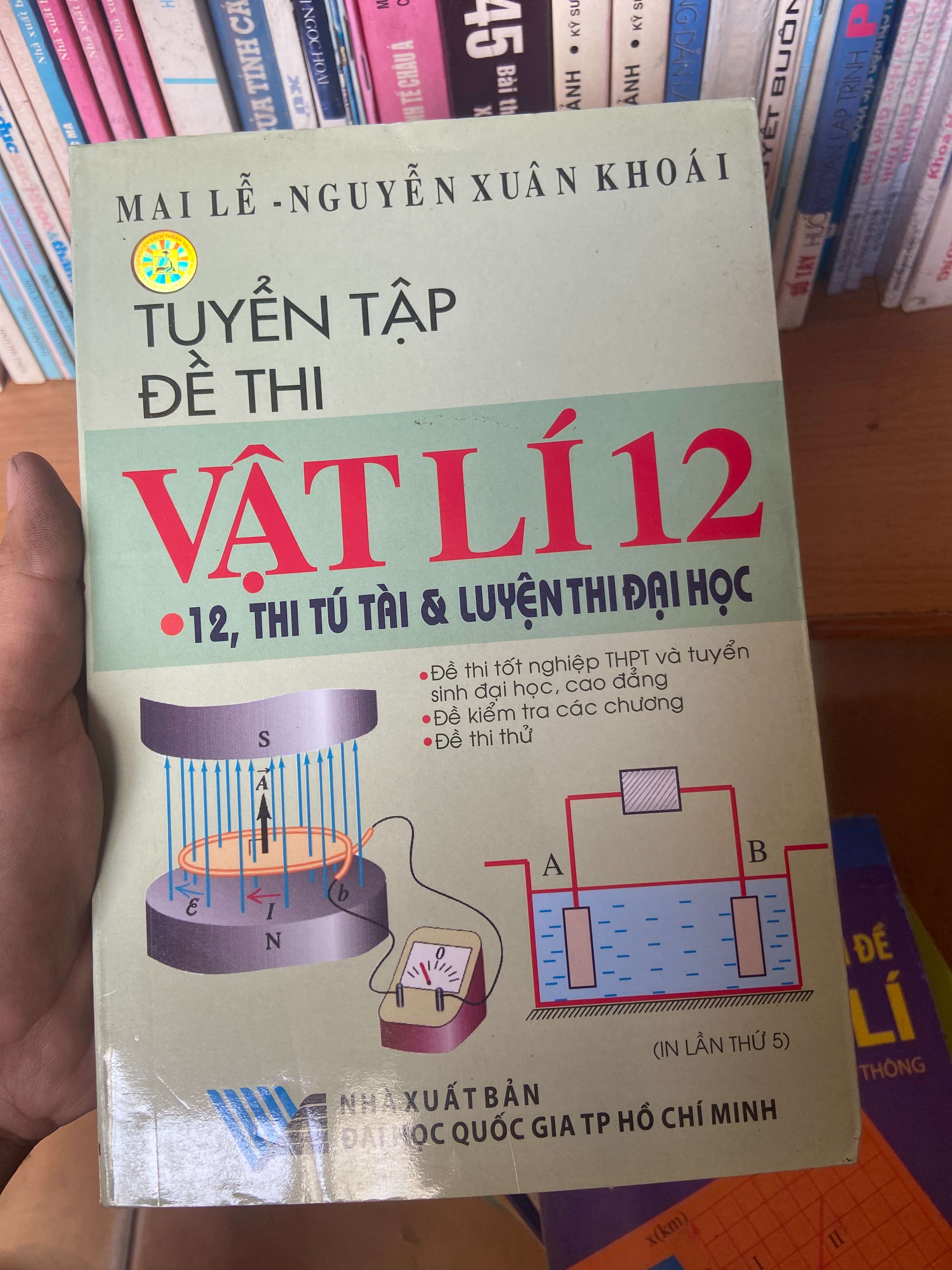 Tuyển Tập Đề Thi Vật Lí 12 (Lớp 12, Thi Tú Tài & Luyện Thi Đại Học) - Mai Lễ, Nguyễn Xuân Khoái 2010 Tham khảo - luyện thi VAVO-AK1T3