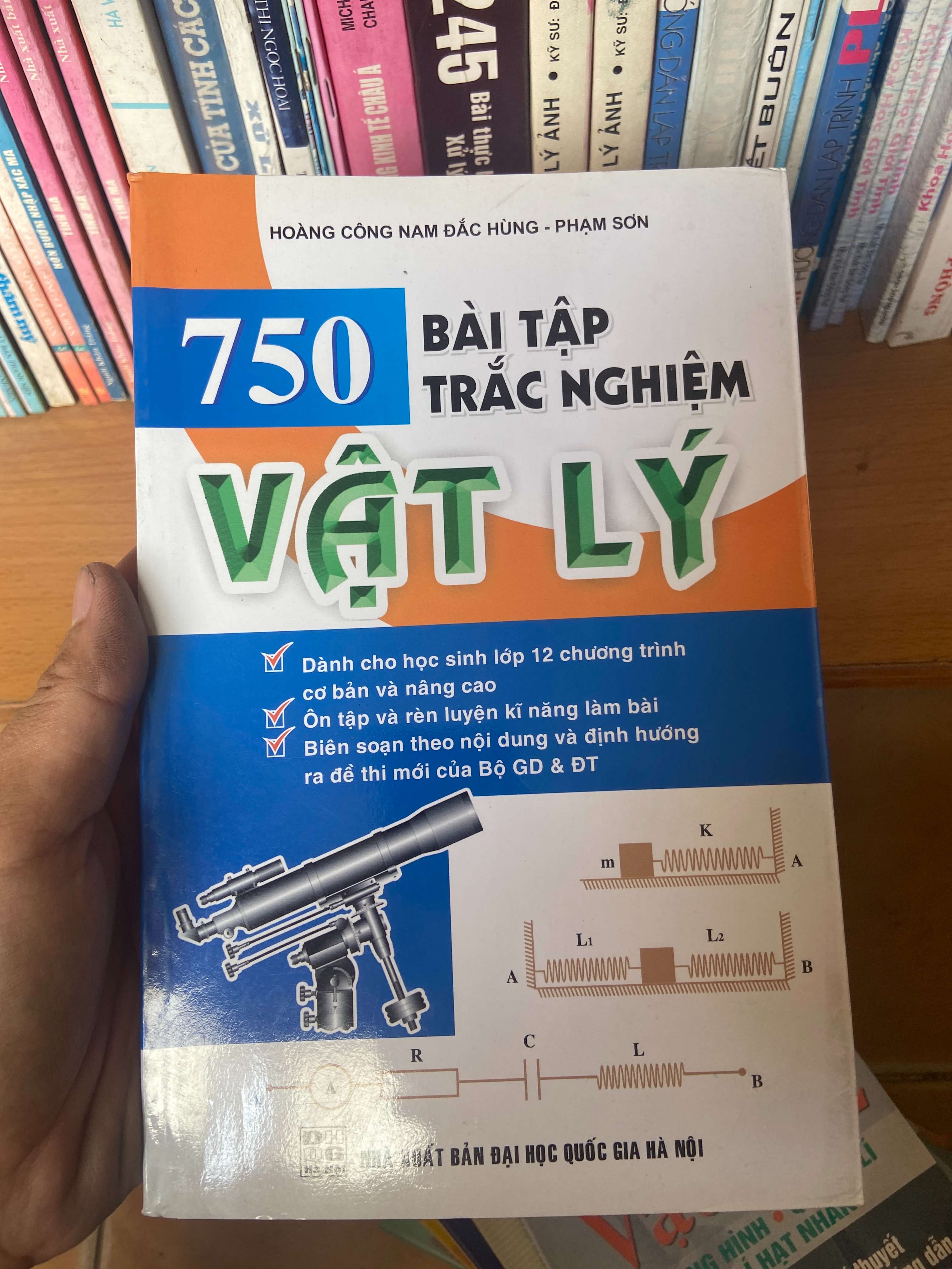 750 Bài Tập Trắc Nghiệm Vật Lý - Hoàng Công Nam Đắc Hưng, Phạm Sơn 2010 Tham khảo - luyện thi VAVO-AK1T3