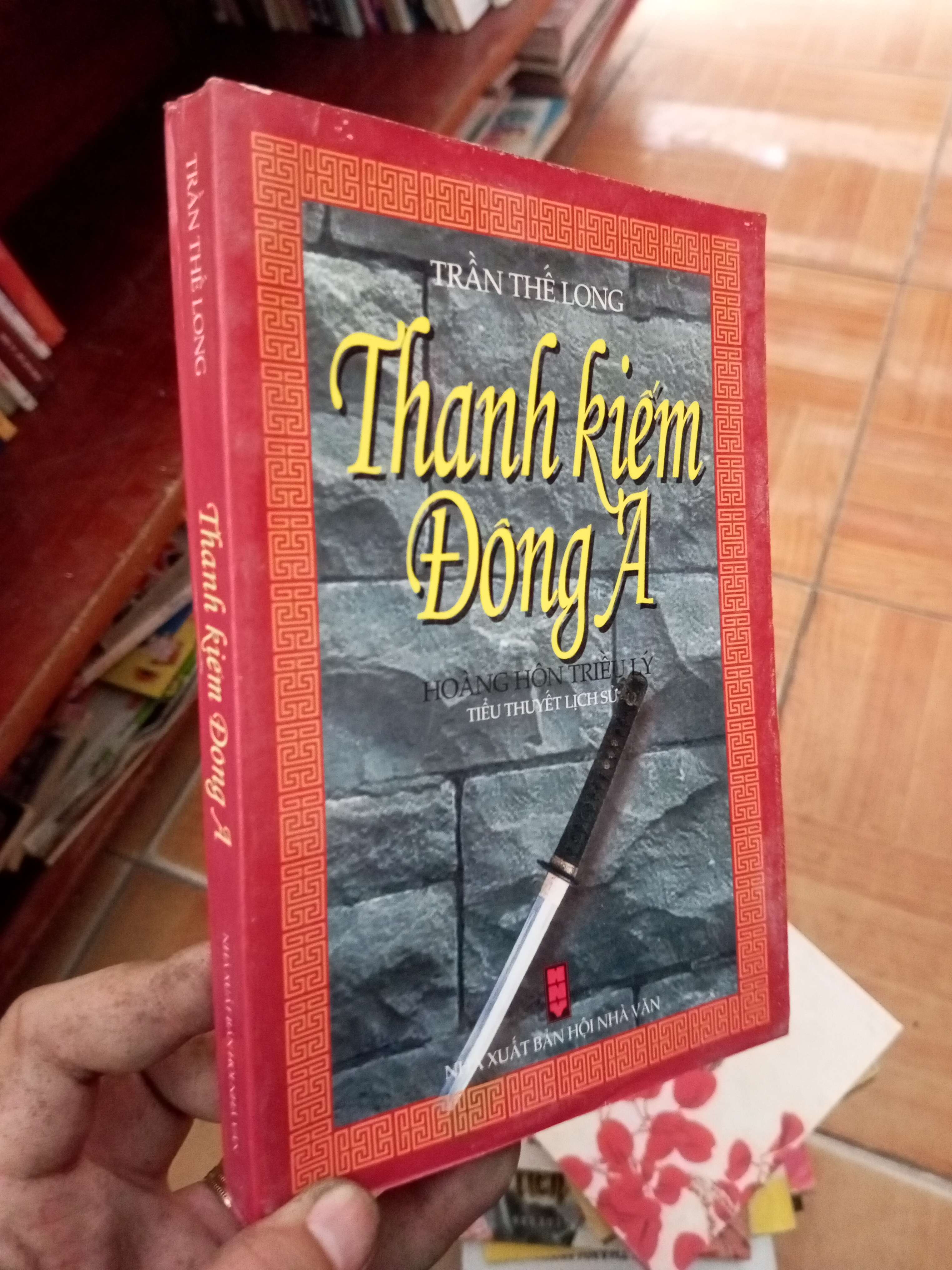 Thanh kiến đông a - Thế Long 2003 Tiểu Thuyết VAVO-AK19