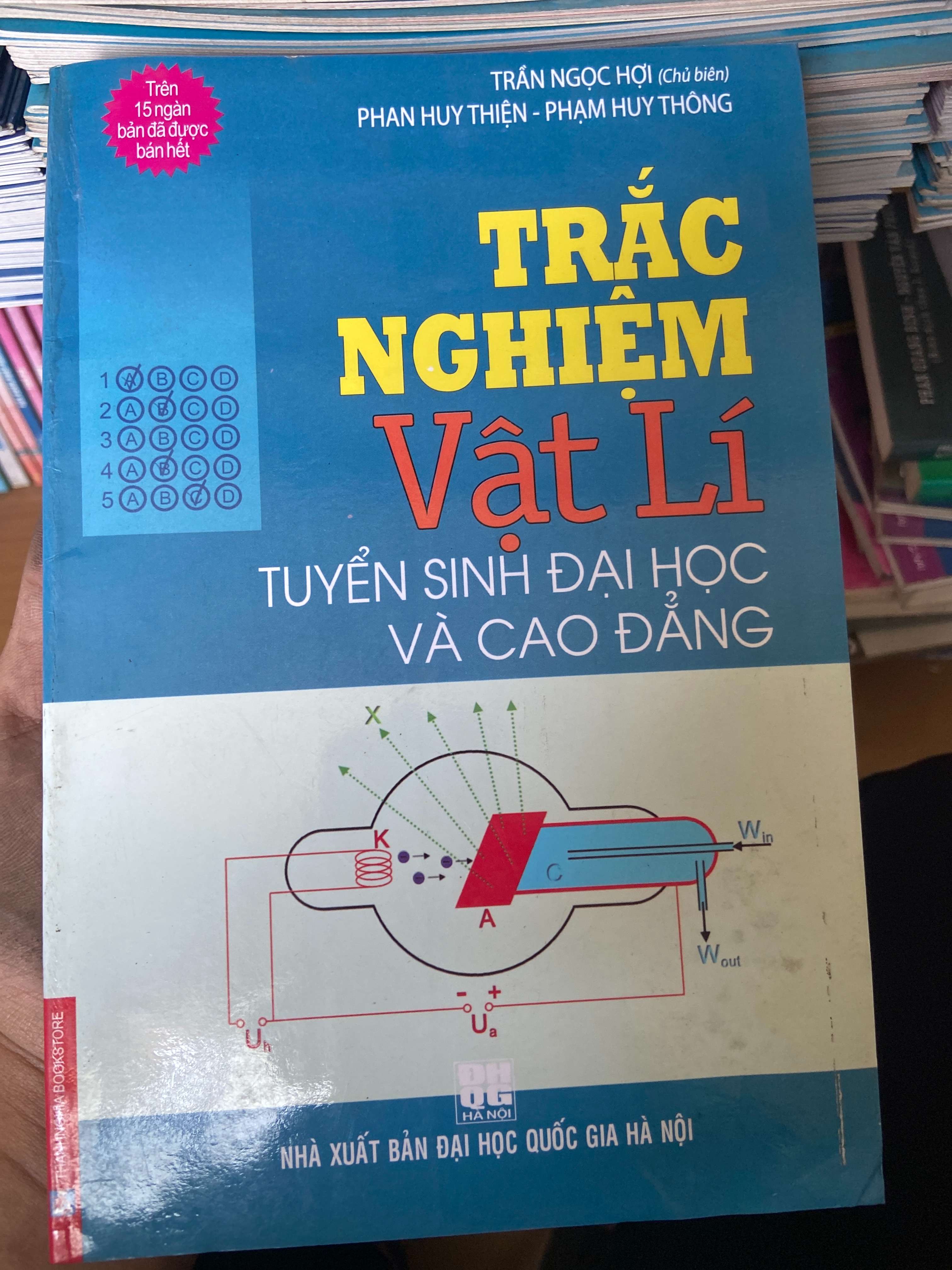 Trắc Nghiệm Vật Lí Tuyển Sinh Đại Học Và Cao Đẳng - Trần Ngọc Hợi, Phan Huy Thiện, Phạm Huy Thông 2009 Tham khảo - luyện thi VAVO-AK2ST1