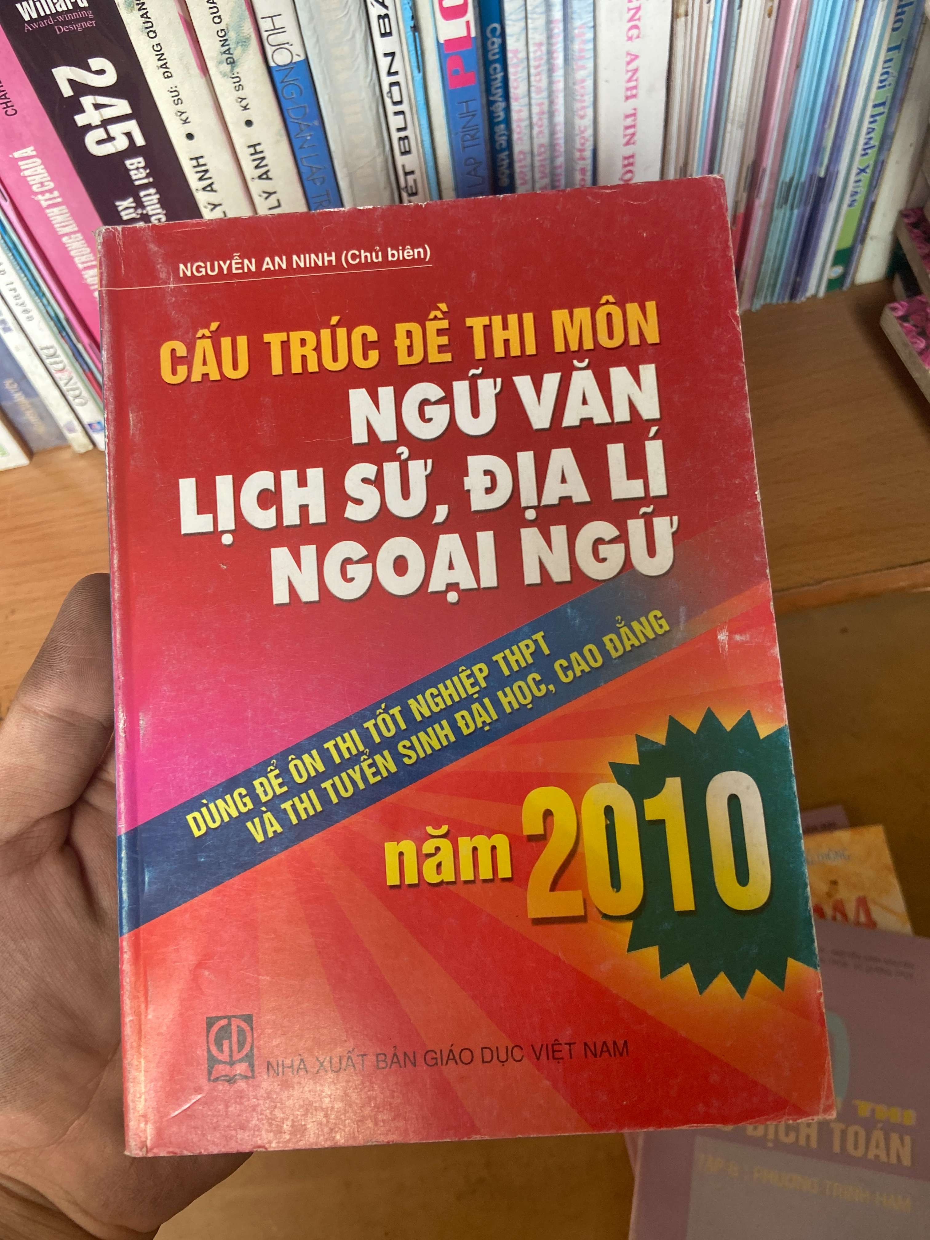 Cấu Trúc Đề Thi Môn Ngữ Văn, Lịch Sử, Địa Lí, Ngoại Ngữ Năm 2010 (Dùng Để Ôn Thi Tốt Nghiệp THPT Và Thi Tuyển Sinh Đại Học, Cao Đẳng) - Nguyễn An Ninh 2010 Tham khảo - luyện thi VAVO-AK1T3