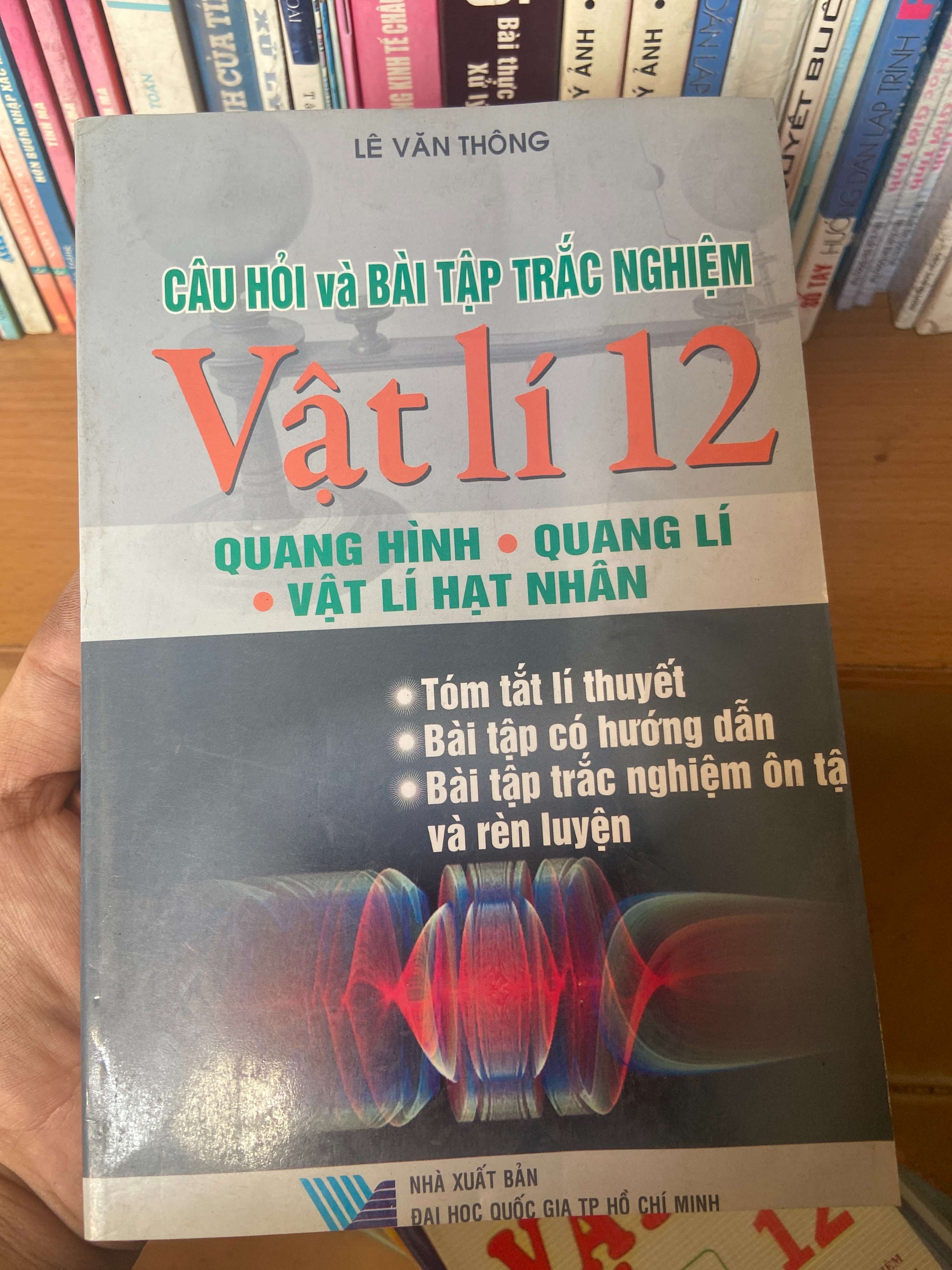 Câu Hỏi Và Bài Tập Trắc Nghiệm Vật Lí 12 (Quang Hình - Quang Lí - Vật Lí Hạt Nhân) - Lê Văn Thông 2007 Tham khảo - luyện thi VAVO-AK1T3