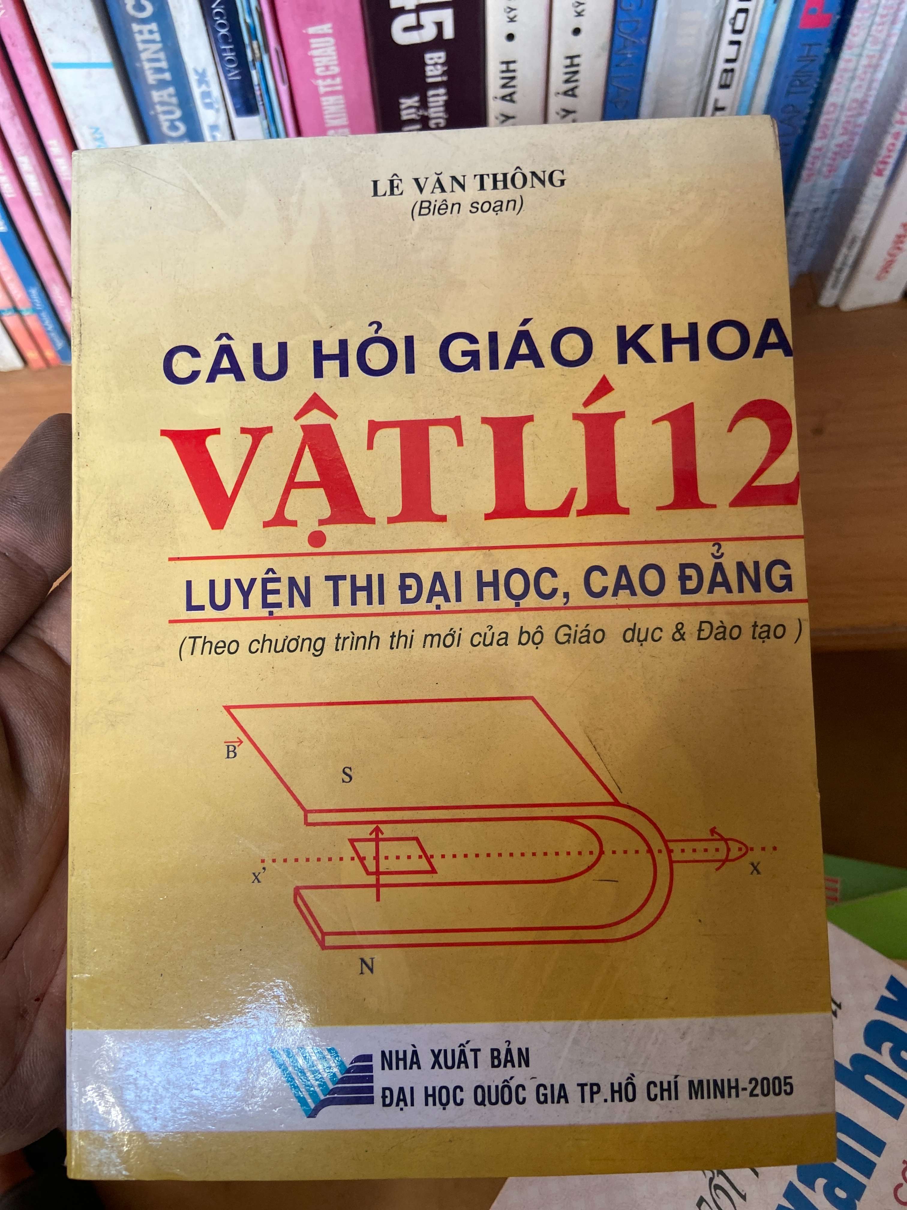 Câu Hỏi Giáo Khoa Vật Lí 12 (Luyện Thi Đại Học, Cao Đẳng, Theo Chương Trình Thi Mới Của Bộ Giáo Dục & Đào Tạo) - Lê Văn Thông 2005 Tham khảo - luyện thi VAVO-AK1T2
