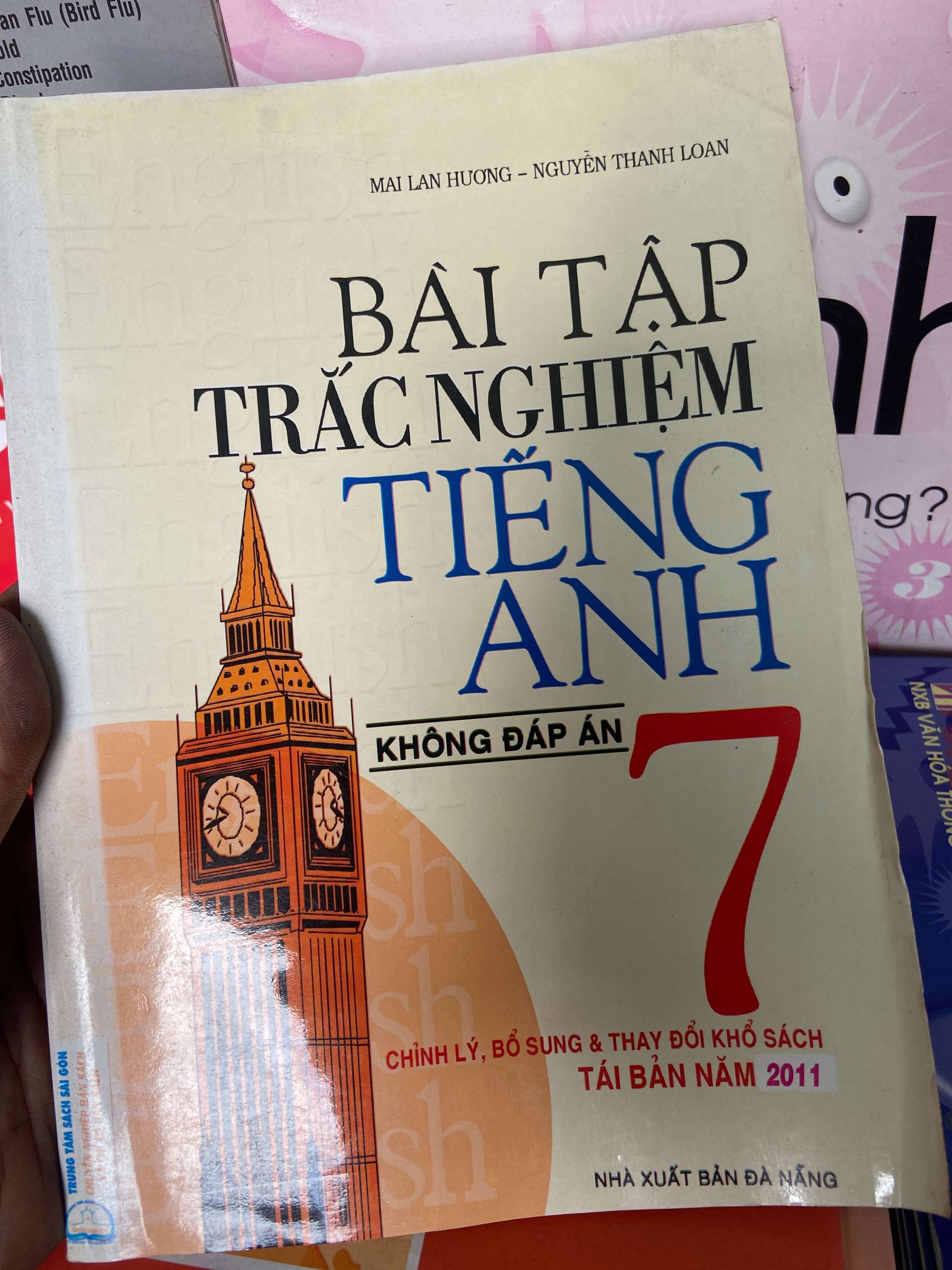 Bài Tập Trắc Nghiệm Tiếng Anh 7 (Không Đáp Án) - Mai Lan Hương, Nguyễn Thanh Loan 2011 Tham khảo - luyện thi VAVO-AK1T1