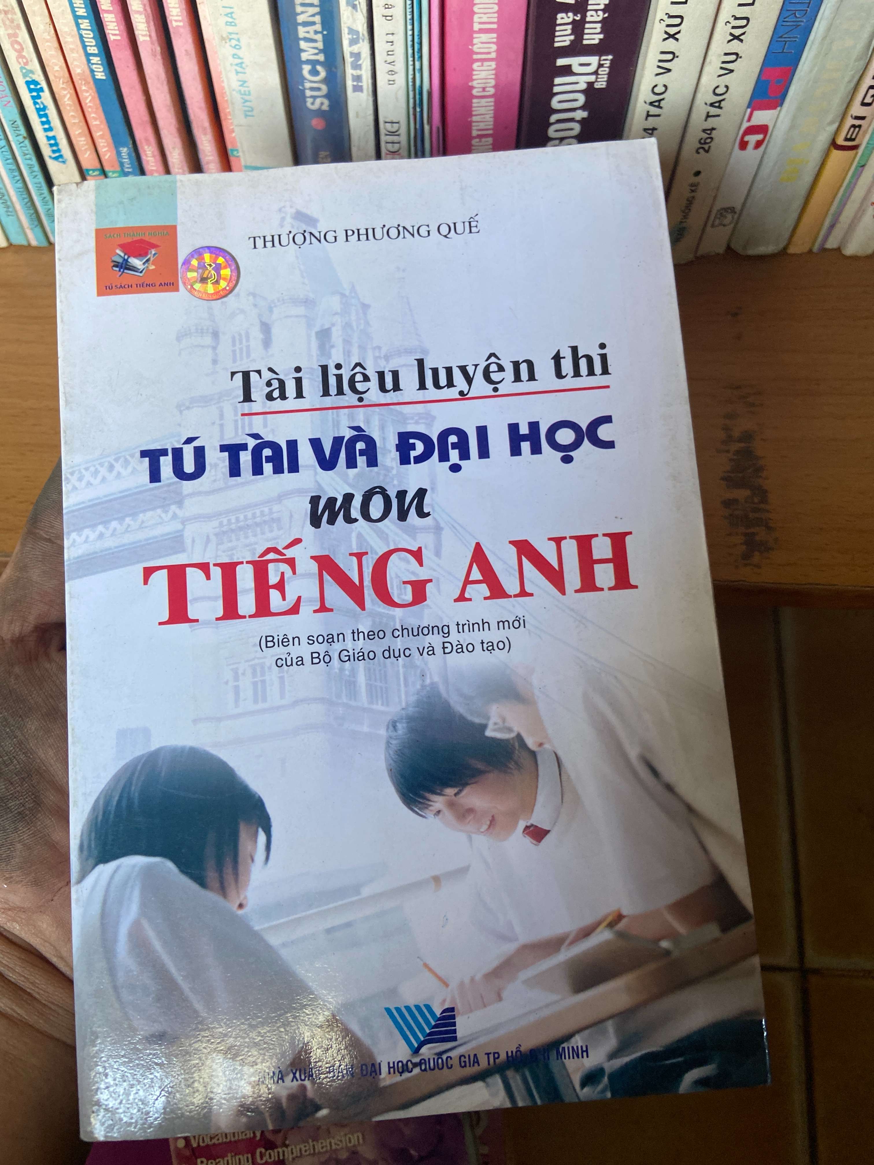 Tài Liệu Luyện Thi Tú Tài Và Đại Học Môn Tiếng Anh (Biên Soạn Theo Chương Trình Mới Của Bộ Giáo Dục Và Đào Tạo) - Thượng Phương Quế 2005 Sách tự học tiếng Anh VAVO-AK1T2
