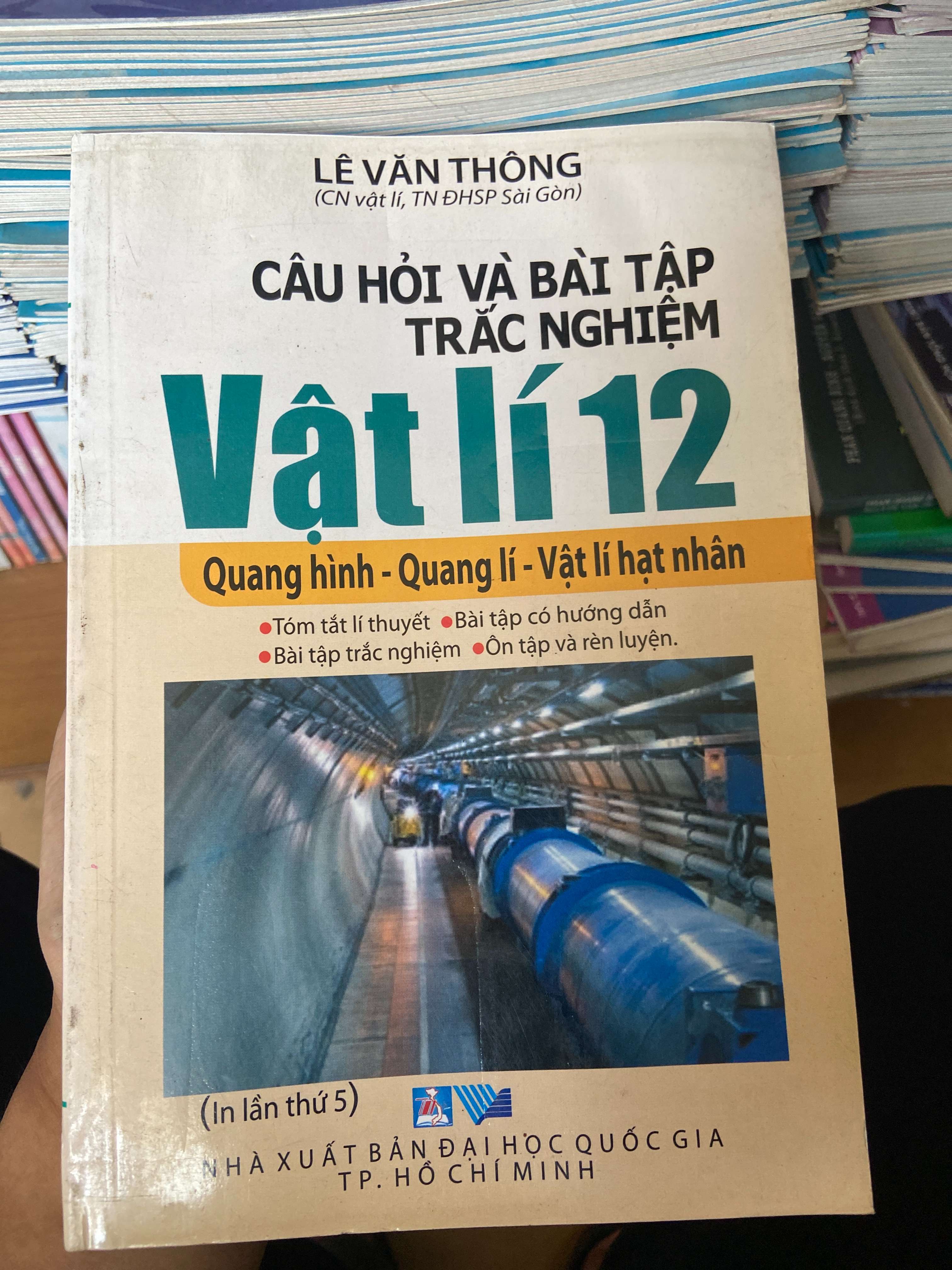 Câu Hỏi Và Bài Tập Trắc Nghiệm Vật Lí 12 (Quang Hình – Quang Lí – Vật Lí Hạt Nhân) - Lê Văn Thông 2007 Tham khảo - luyện thi VAVO-AK2ST1