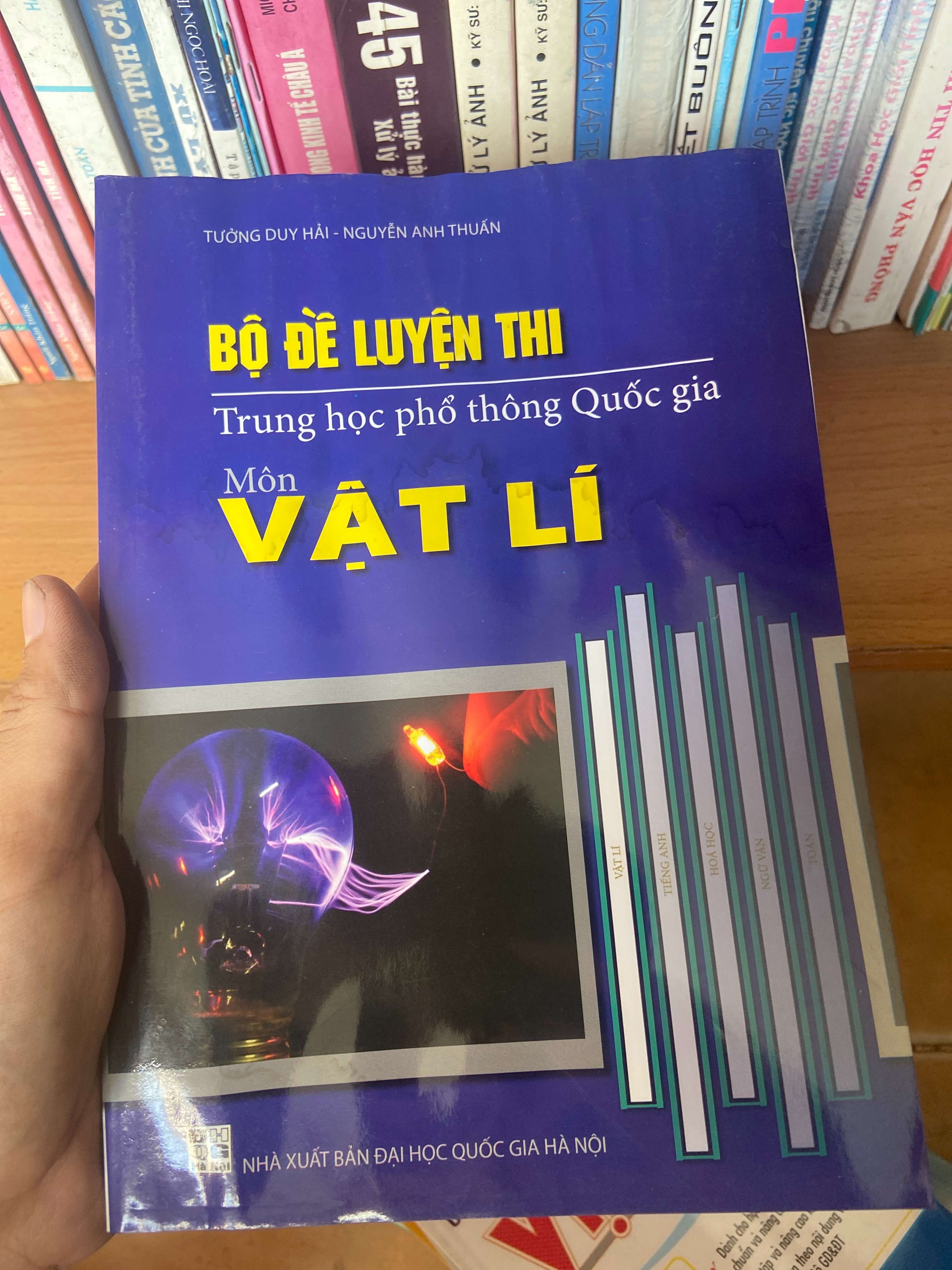 Bộ Đề Luyện Thi Trung Học Phổ Thông Quốc Gia Môn Vật Lí - Tưởng Duy Hải, Nguyễn Anh Thuấn 2016 Tham khảo - luyện thi VAVO-AK1T3