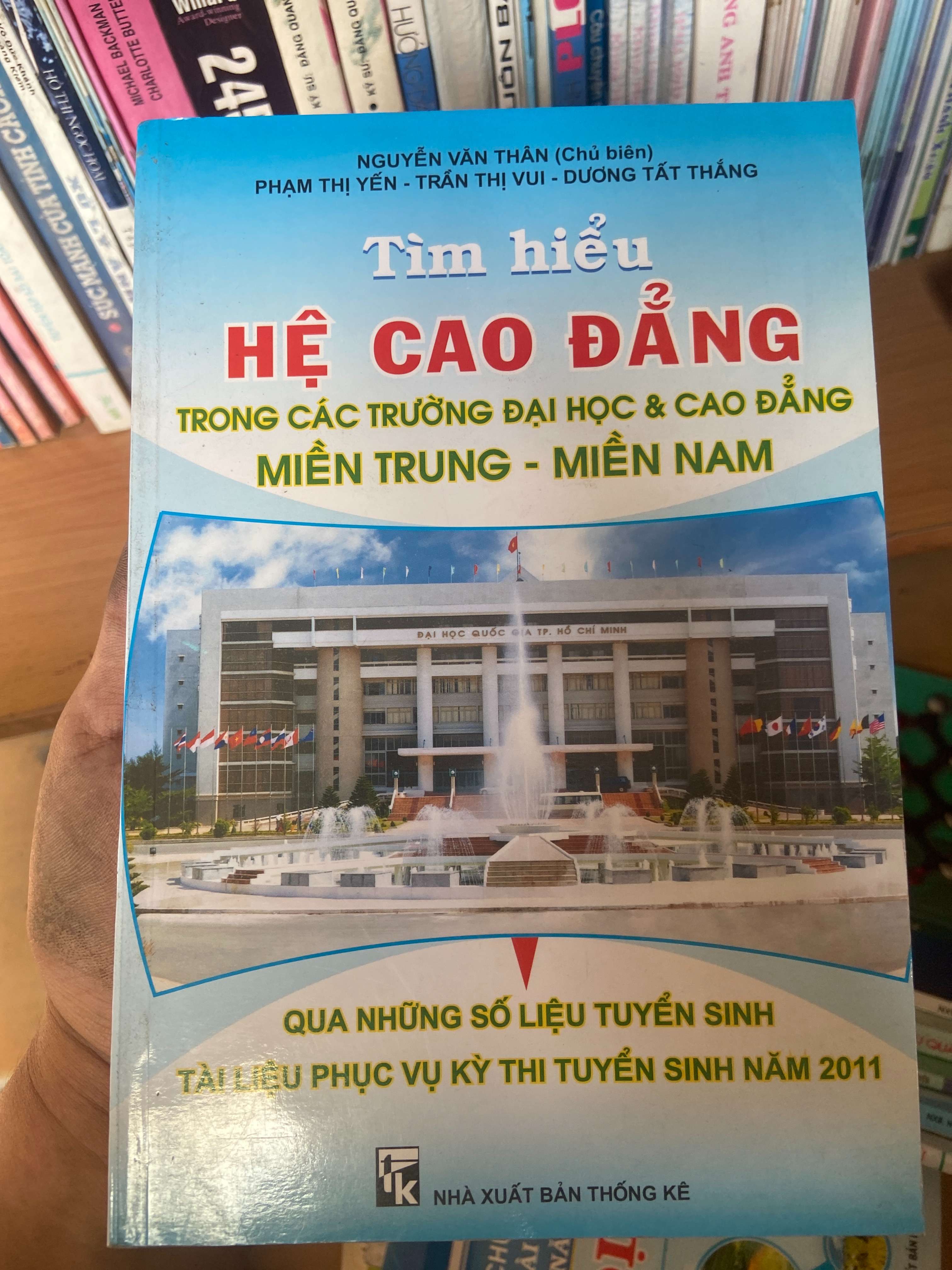 Tìm Hiểu Hệ Cao Đẳng Trong Các Trường Đại Học & Cao Đẳng Miền Trung – Miền Nam - Nguyễn Văn Thân, Phạm Thị Yến, Trần Thị Vui, Dương Tất Thắng 2011 Tham khảo - luyện thi VAVO-AK1T3