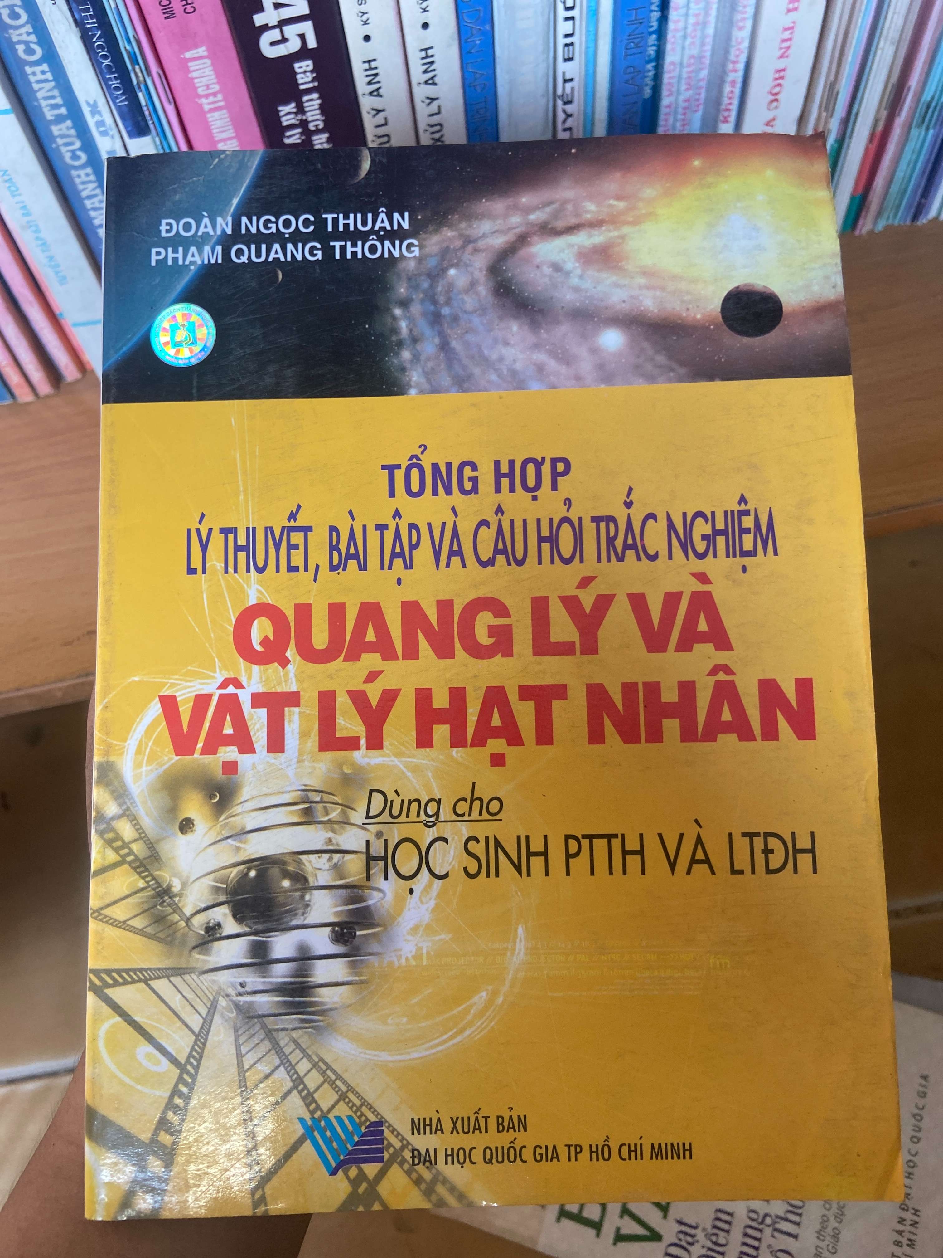 Tổng Hợp Lý Thuyết, Bài Tập Và Câu Hỏi Trắc Nghiệm Quang Lý Và Vật Lý Hạt Nhân - Đoàn Ngọc Thuận, Phạm Quang Thông 2006 Tham khảo - luyện thi VAVO-AK1T3