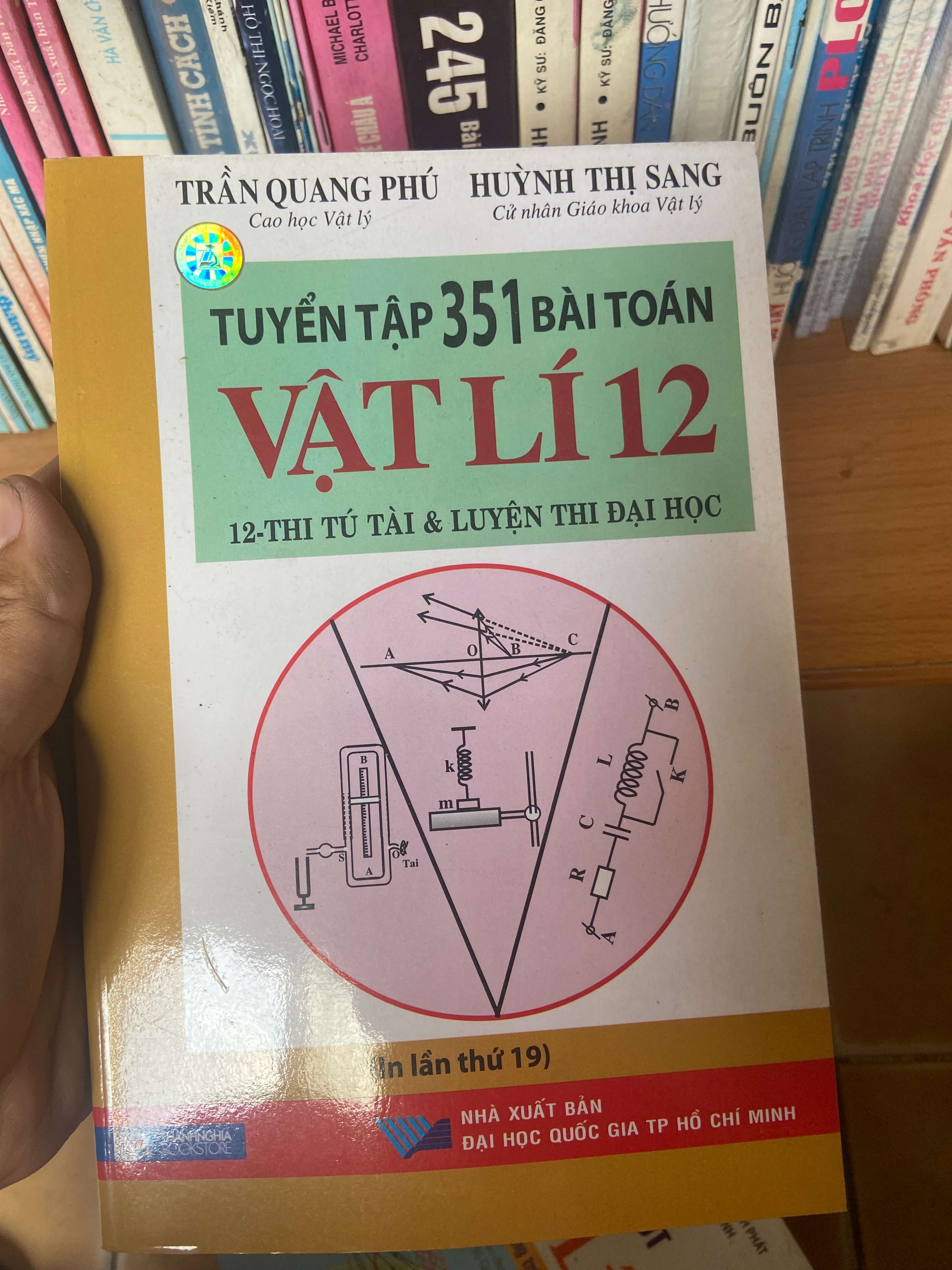 Tuyển Tập 351 Bài Toán Vật Lí 12 (12 - Thi Tú Tài & Luyện Thi Đại Học) - Trần Quang Phú, Huỳnh Thị Sang 2012 Tham khảo - luyện thi VAVO-AK1T3