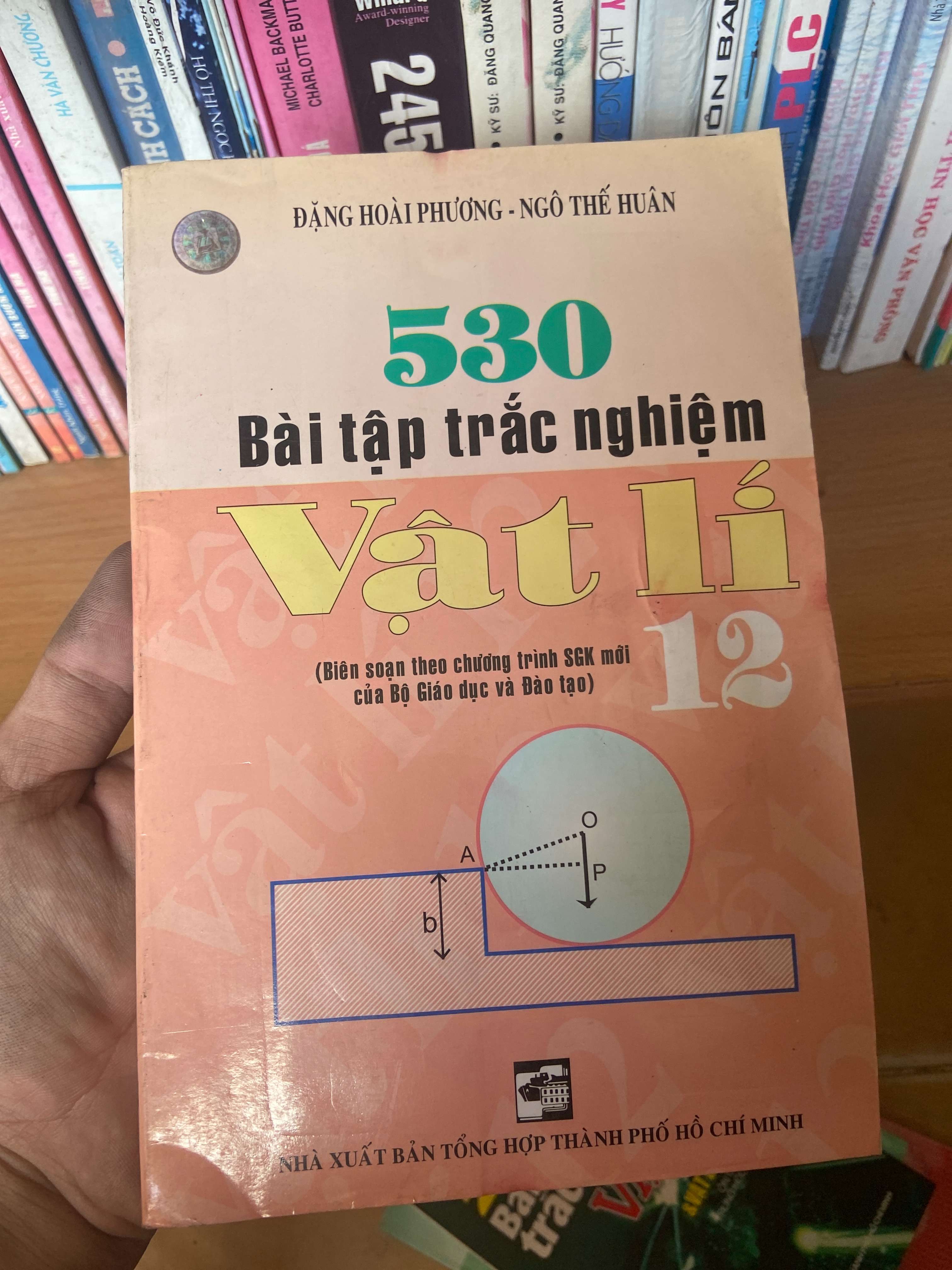 530 Bài Tập Trắc Nghiệm Vật Lí 12 - Đặng Hoài Phương, Ngô Thế Huân 2008 Tham khảo - luyện thi VAVO-AK1T3