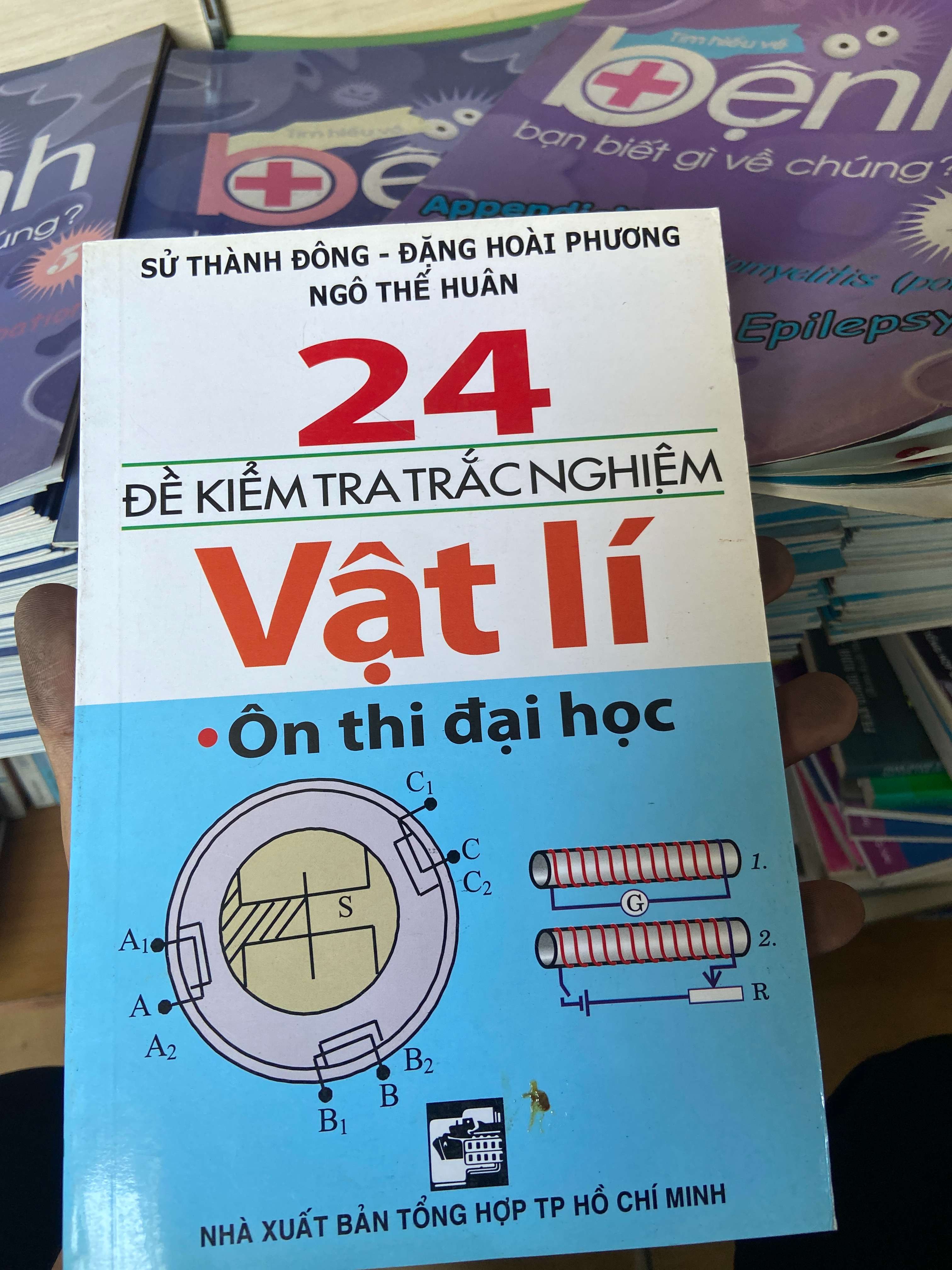 24 Đề Kiểm Tra Trắc Nghiệm Vật Lí (Ôn Thi Đại Học) - Sử Thành Đông, Đặng Hoài Phương, Ngô Thế Huân 2009 Tham khảo - luyện thi VAVO-AK2ST1