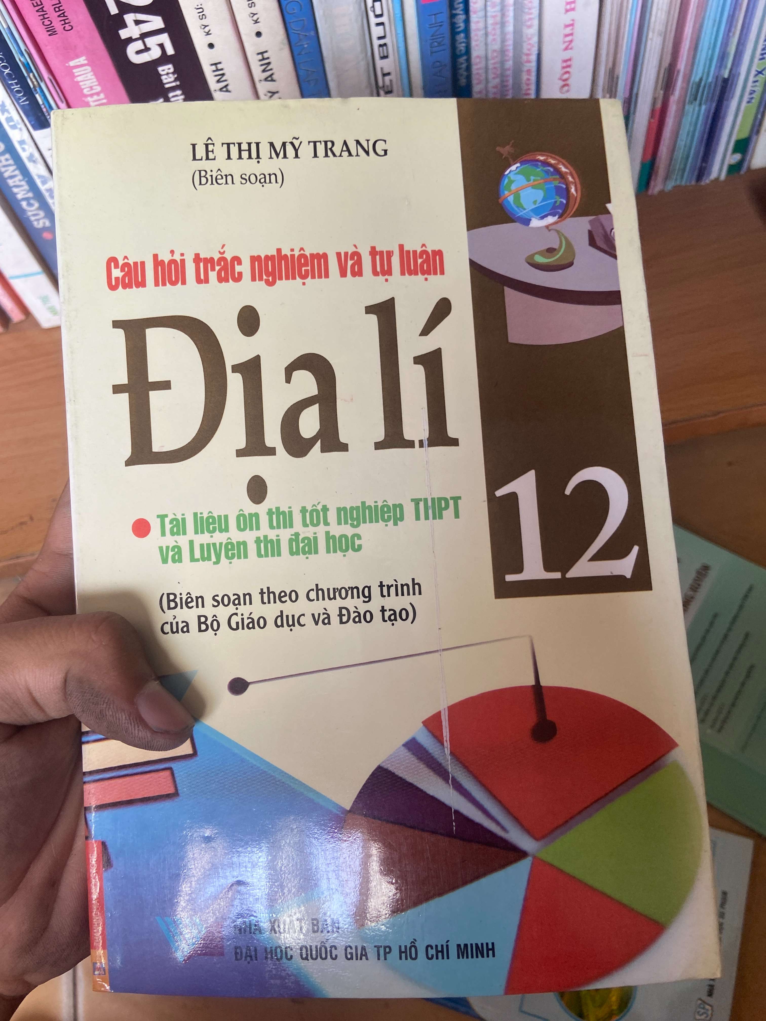 Câu Hỏi Trắc Nghiệm Và Tự Luận Địa Lí 12 - Lê Thị Mỹ Trang 2008 Tham khảo - luyện thi VAVO-AK1T3