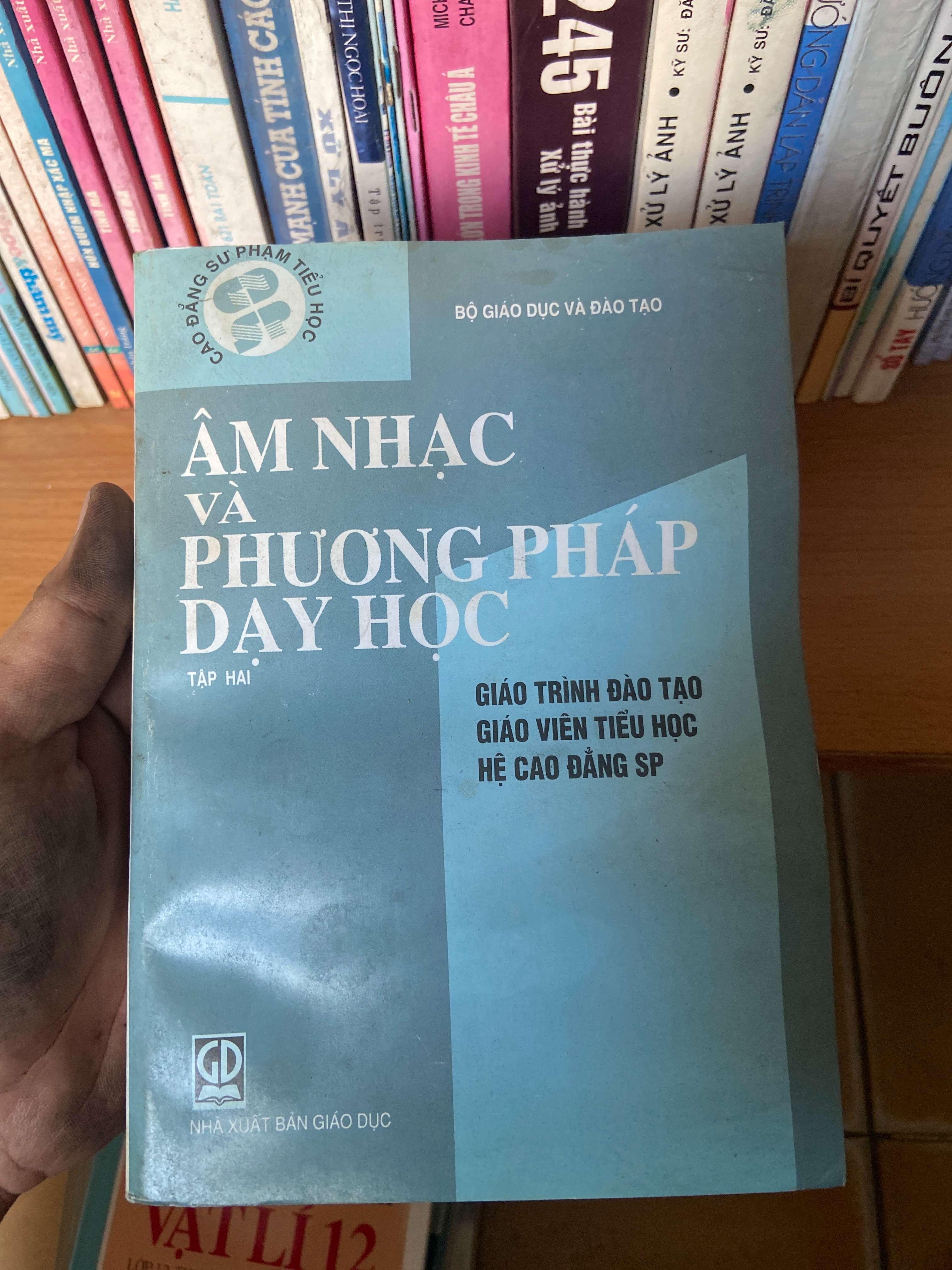Âm Nhạc Và Phương Pháp Dạy Học (Tập 2, Giáo Trình Đào Tạo Giáo Viên Tiểu Học Hệ Cao Đẳng SP) - Bộ Giáo Dục Và Đào Tạo 2002 Sách kiến thức tổng hợp VAVO-AK1T2