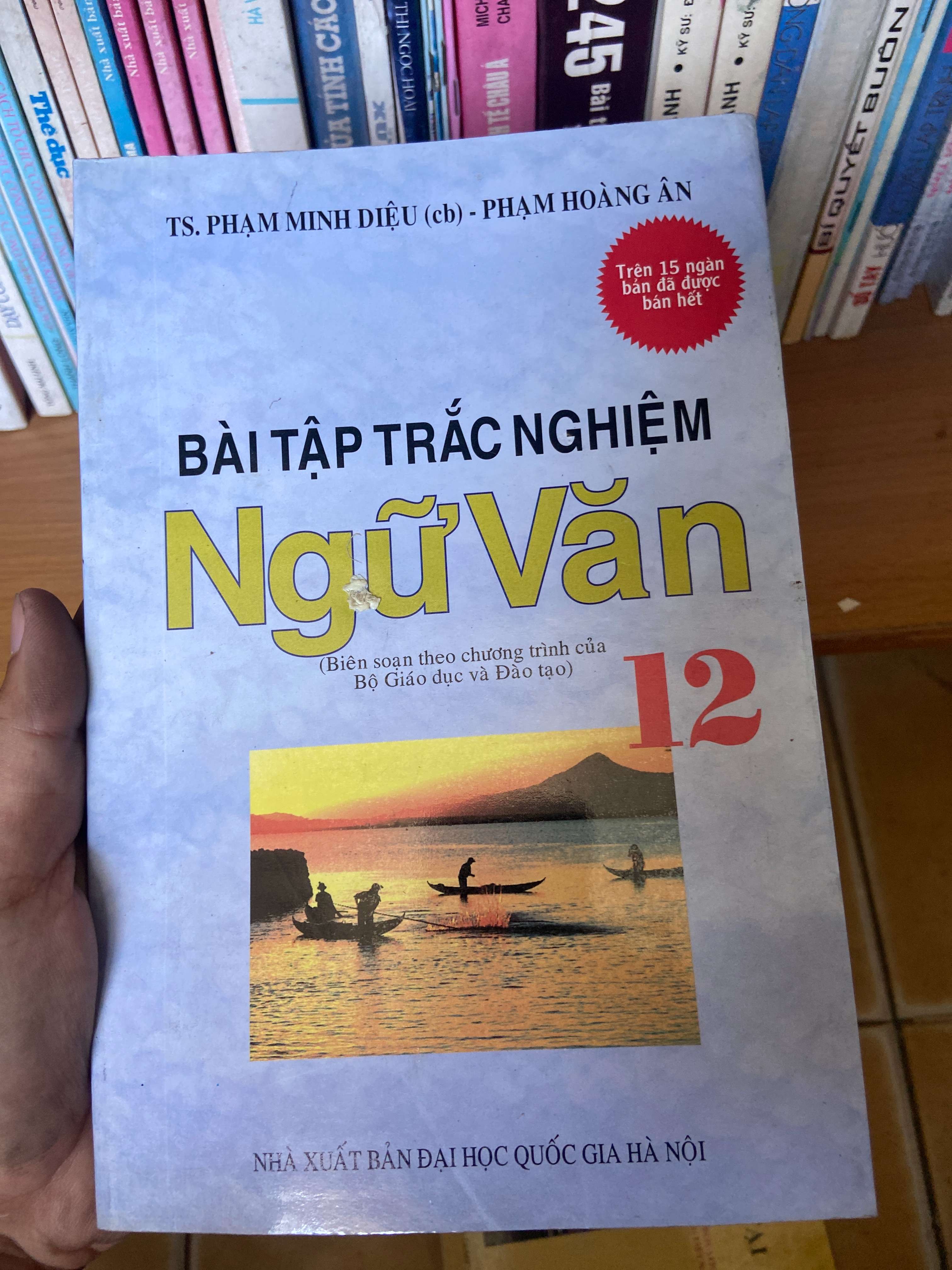 Bài Tập Trắc Nghiệm Ngữ Văn 12 - Phạm Minh Diệu, Phạm Hoàng Ân 2008 Tham khảo - luyện thi VAVO-AK1T4