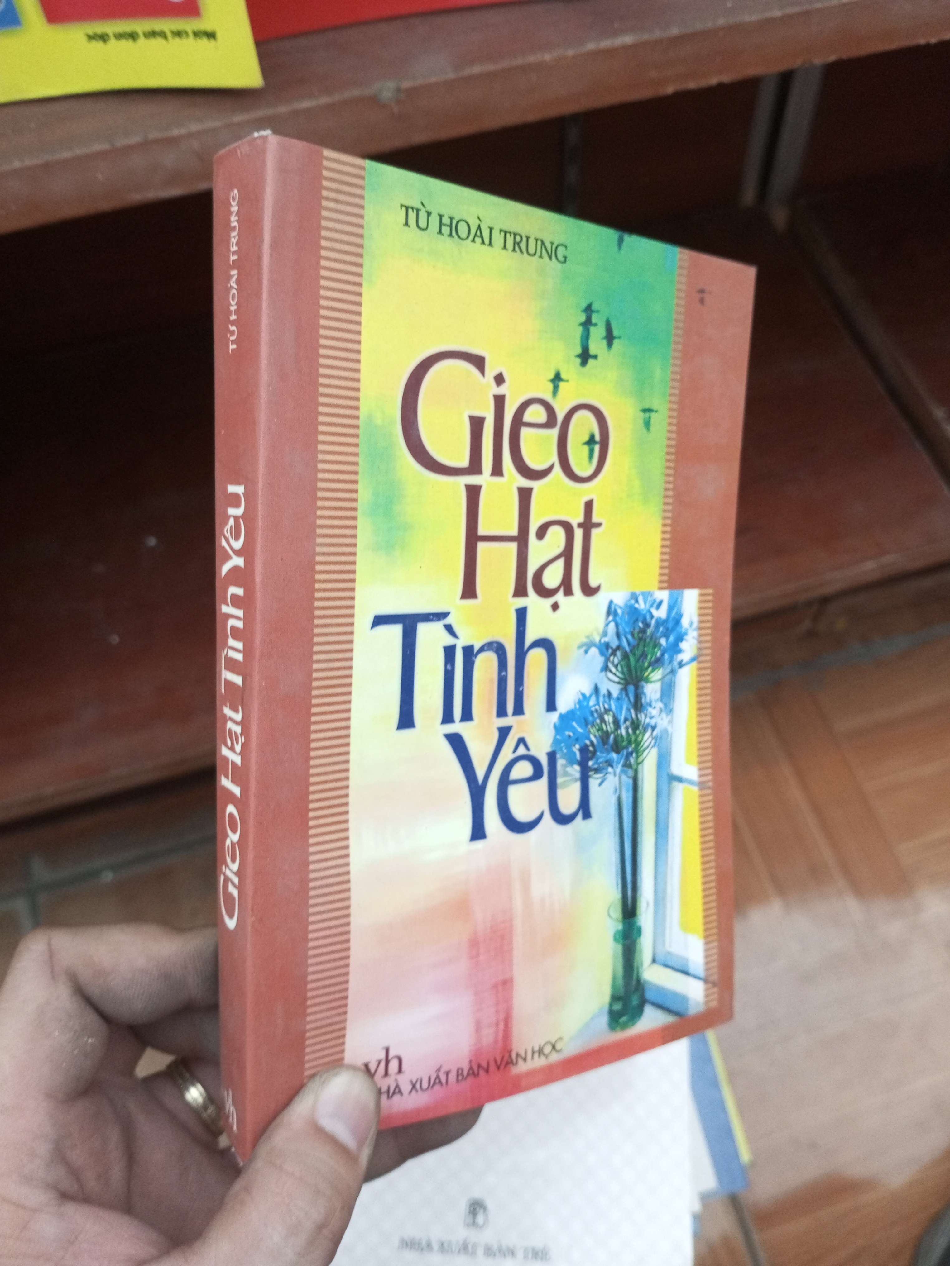 Gieo hạt tình yêu - Hoài Trung 2004 Văn học Việt Nam VAVO-AK19