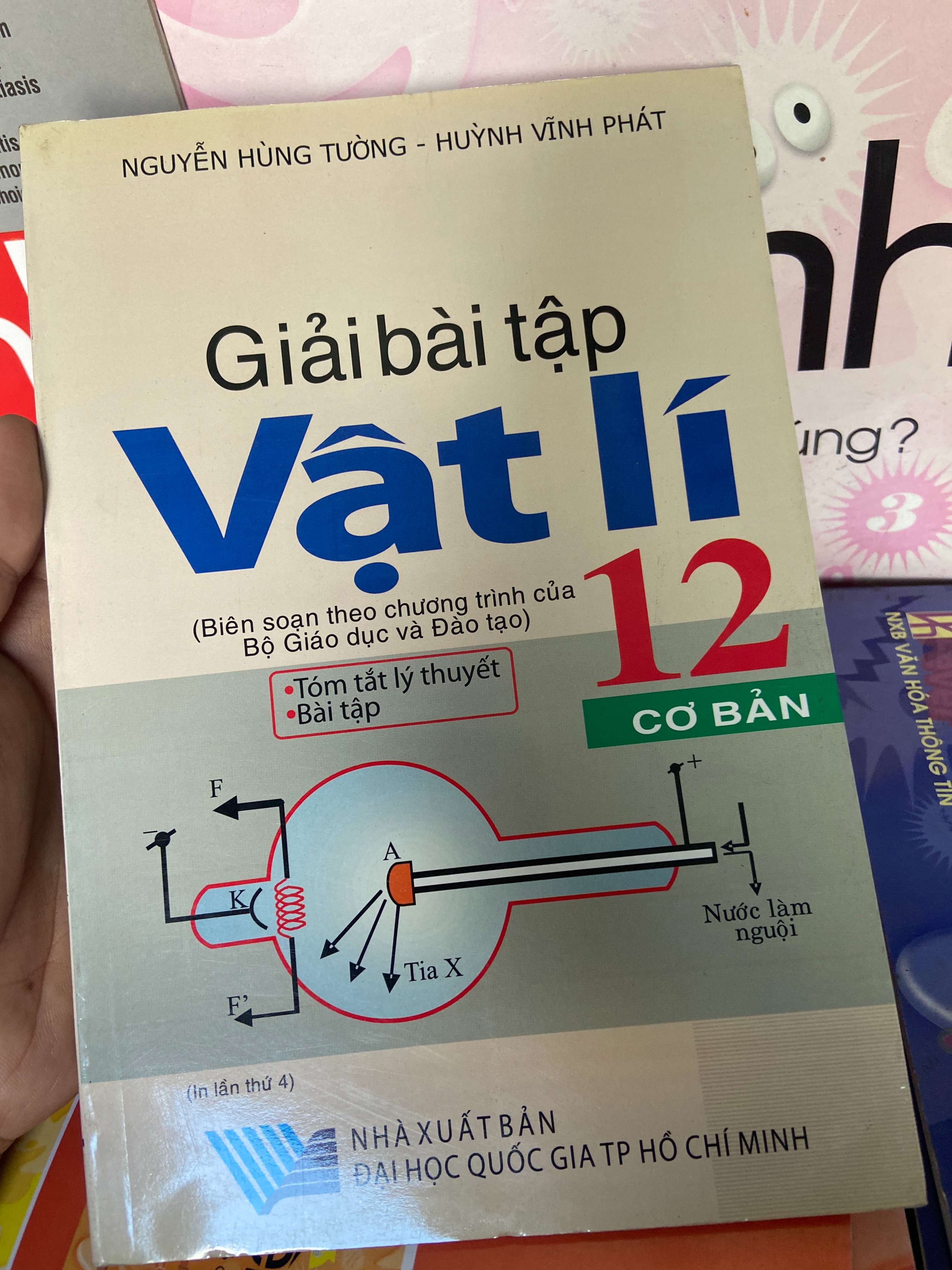 Giải Bài Tập Vật Lí 12 Cơ Bản - Nguyễn Hùng Tường, Huỳnh Vĩnh Phát 2008 Tham khảo - luyện thi VAVO-AK1T1