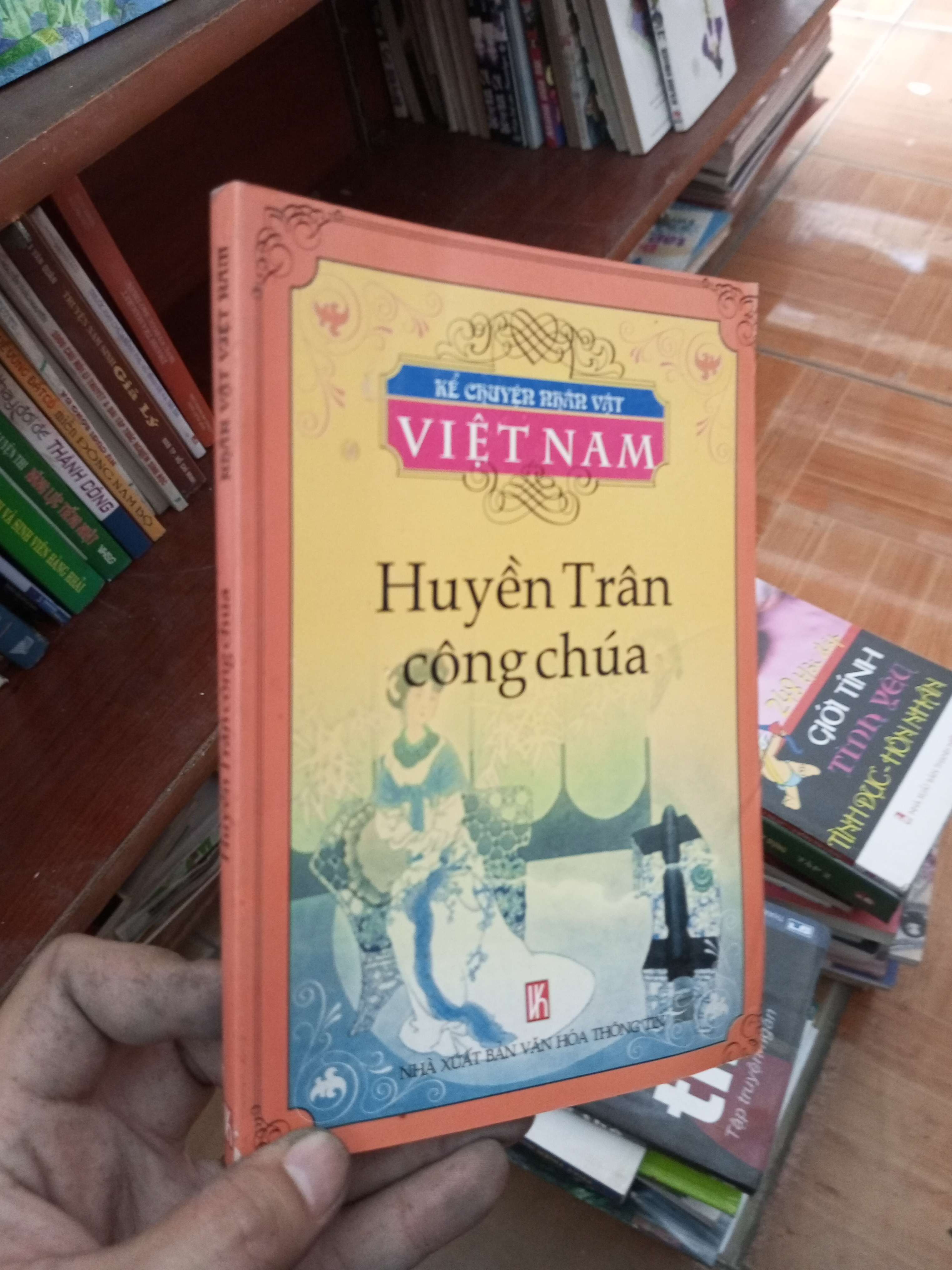Huyền trân công chúa 2007 Sách truyện VAVO-AK19
