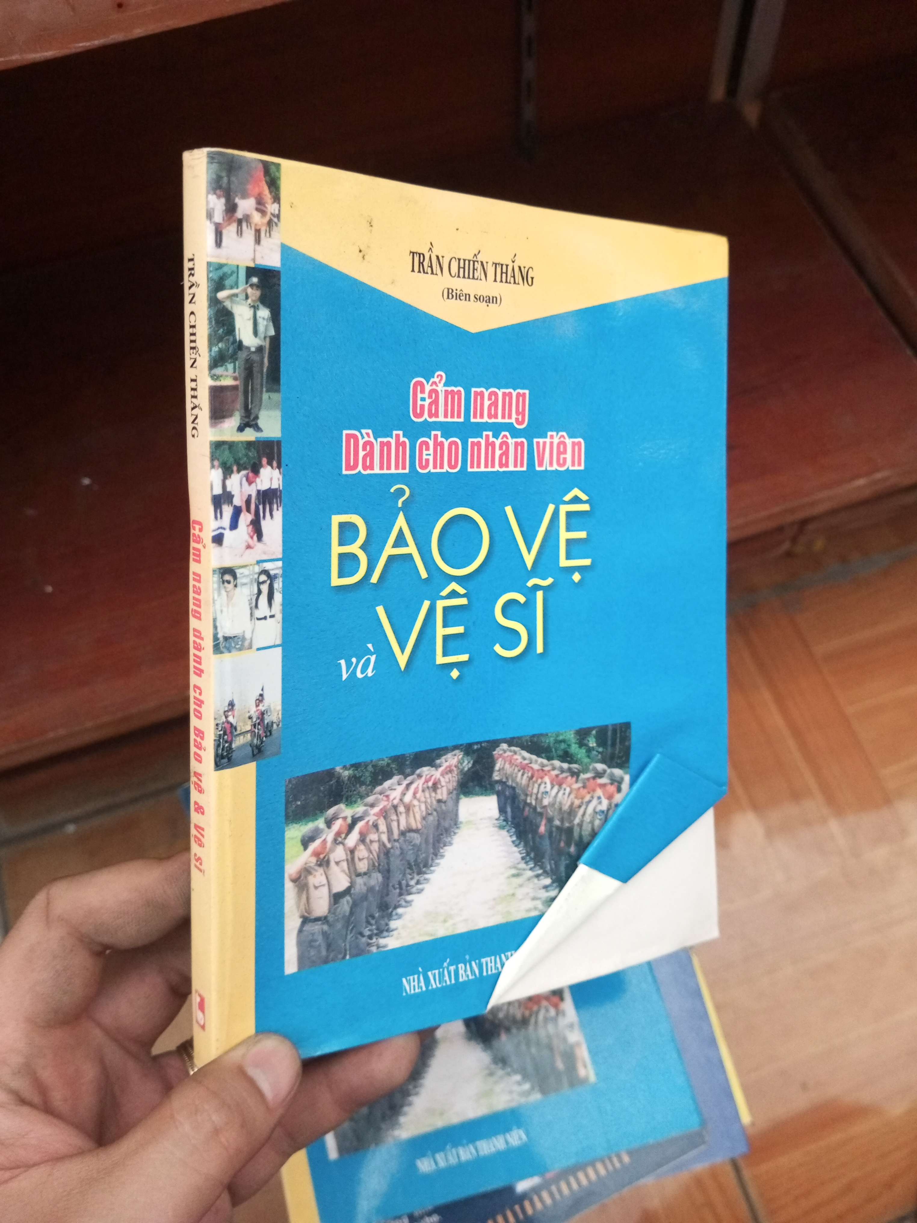 Cảm nang dành cho bảo vệ và vệ sĩ - Chiến Thắng 2007 Sách kỹ năng VAVO-AK19