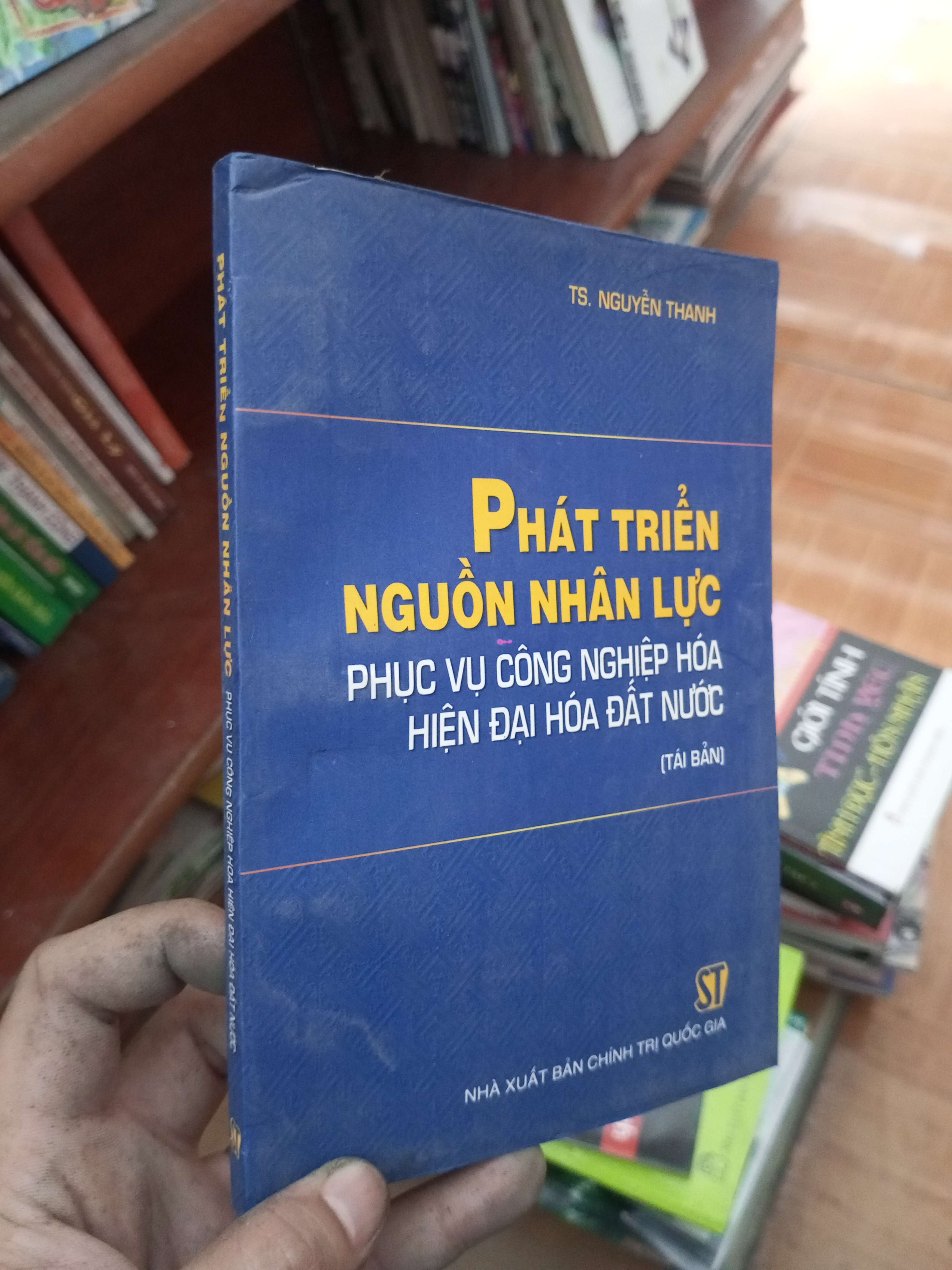 Phát triển nguồn nhân lực phục vụ công nghiệp hoá hiện đại hoá đất nước - Nguyễn Thanh 2005 Sách kinh tế - tài chính - chứng khoán VAVO-AK19