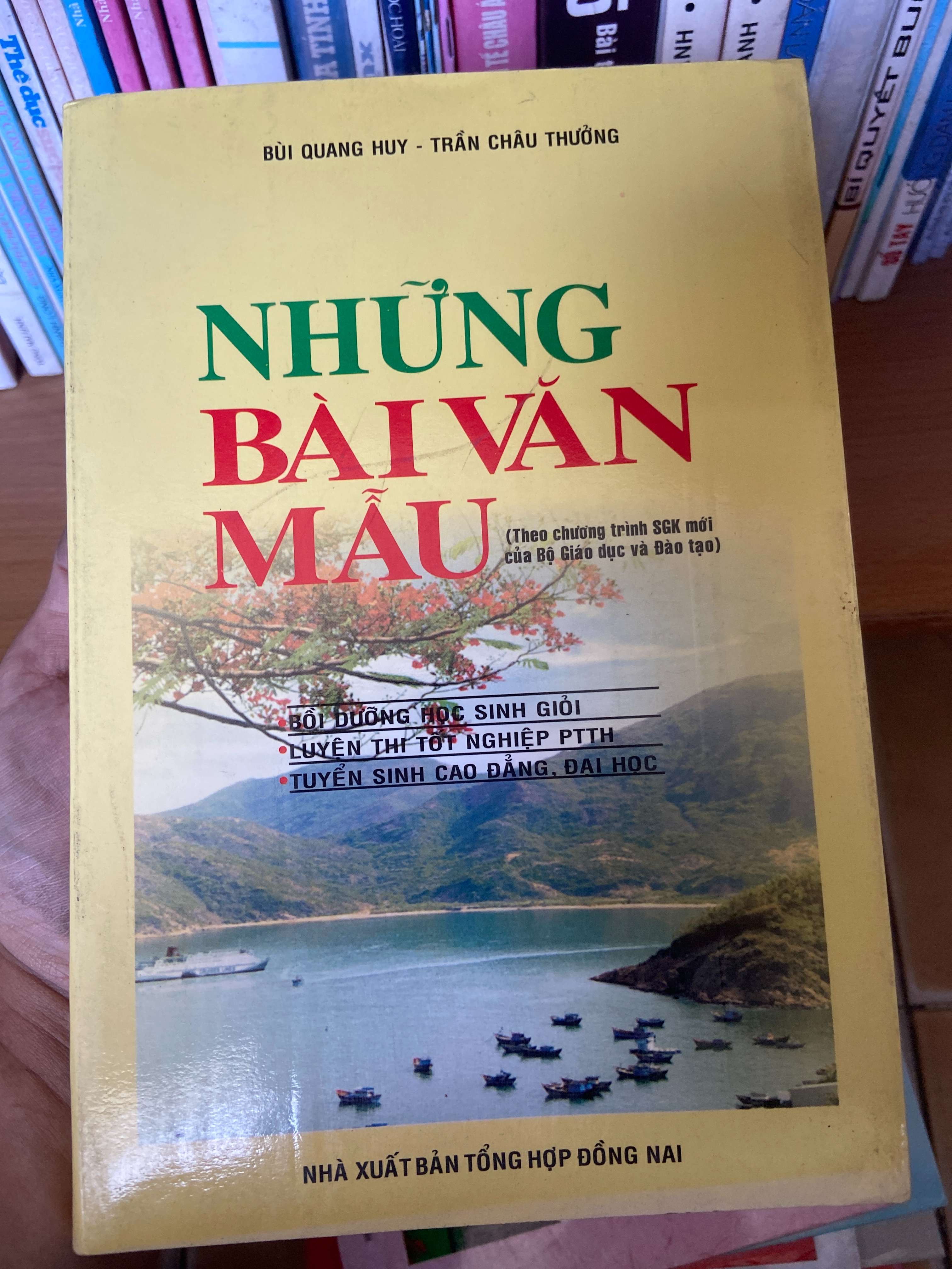 Những Bài Văn Mẫu (Theo Chương Trình SGK Mới Của Bộ Giáo Dục Và Đào Tạo) - Bùi Quang Huy, Trần Châu Thưởng 2008 Tham khảo - luyện thi VAVO-AK1T4
