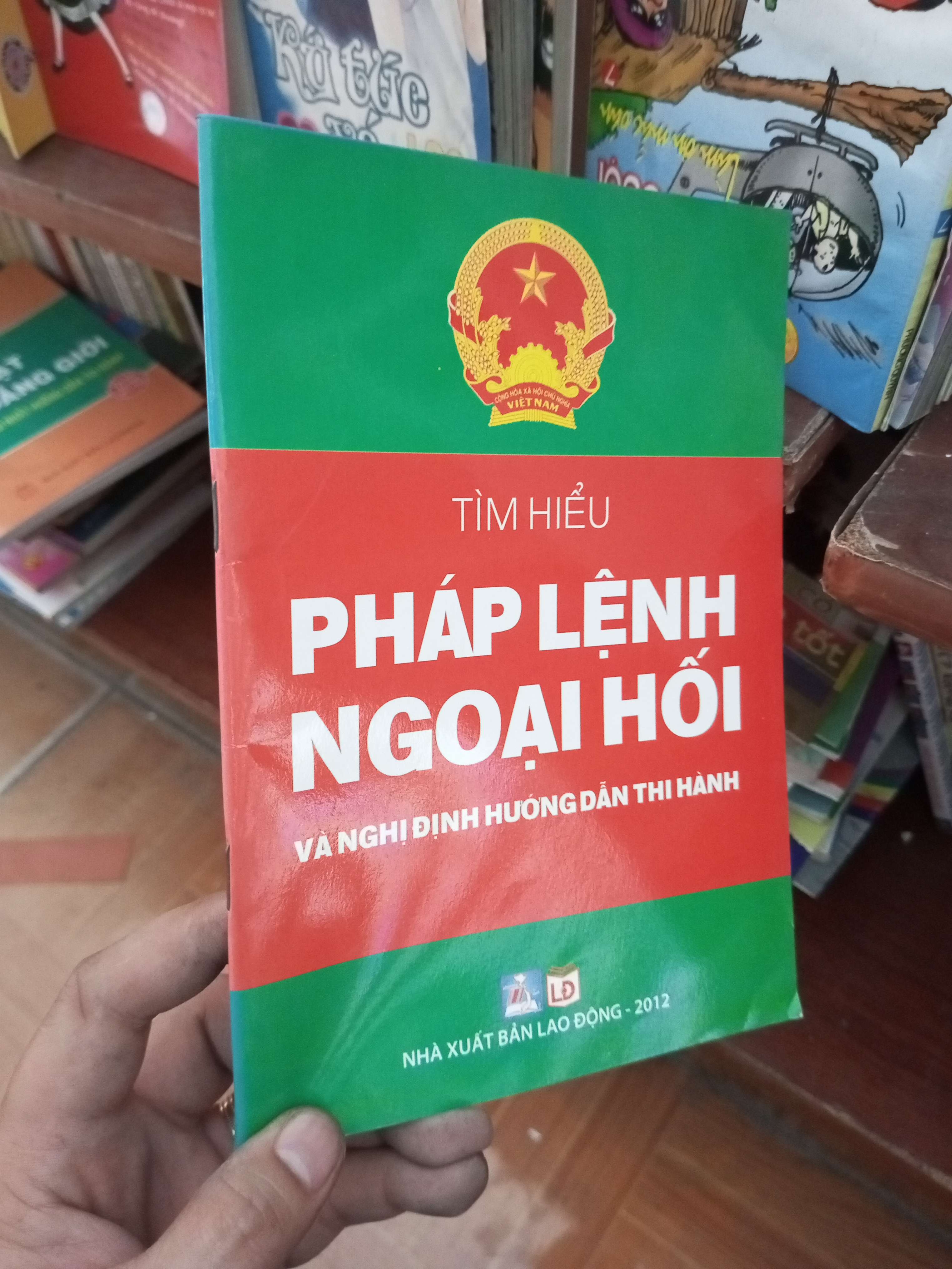 Tìm hiểu pháp lệnh ngoại hối và nghị định hướng dẫn thi hành 2012 Sách chính trị - pháp lý VAVO-AK19