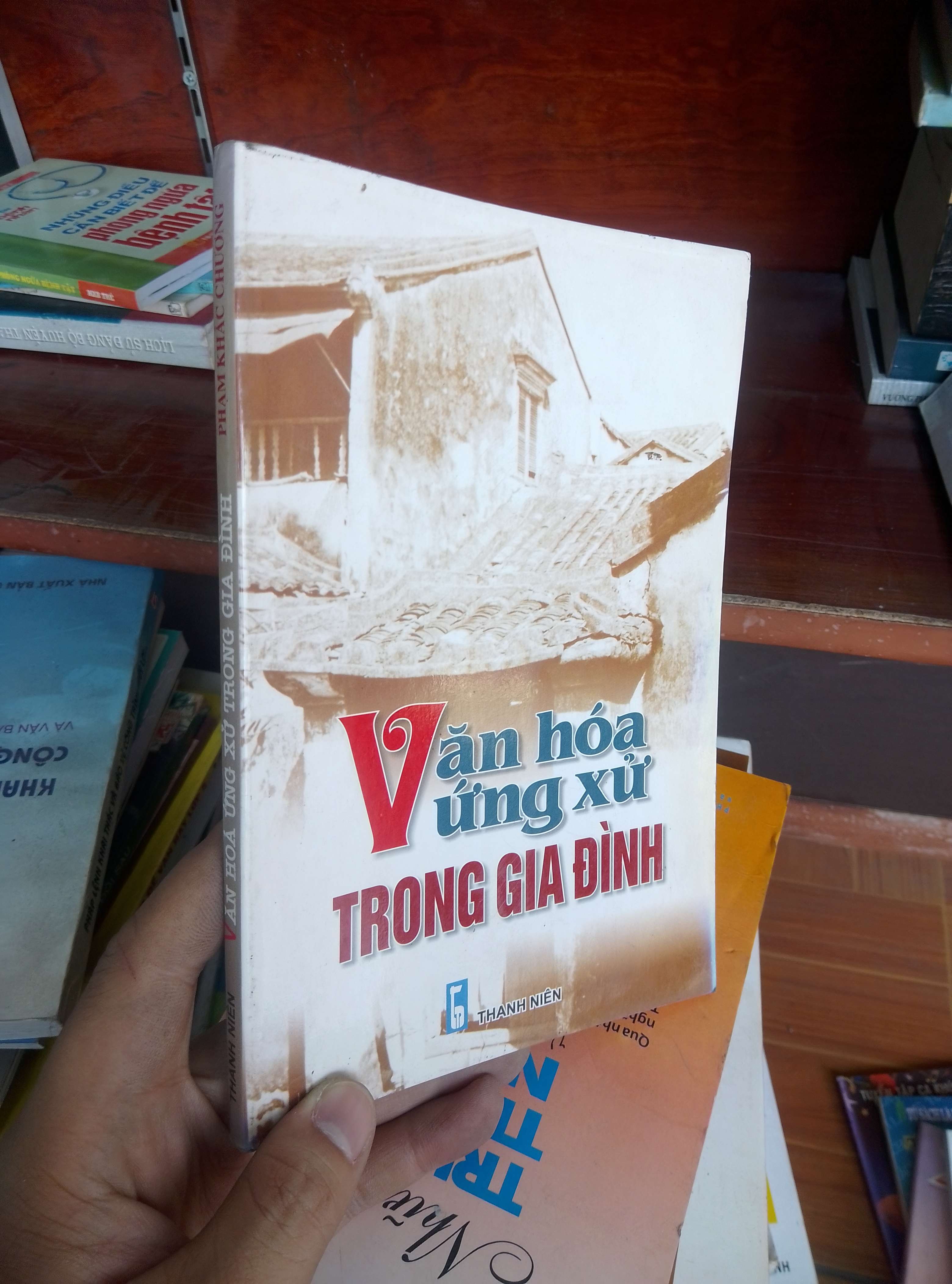 Văn hoá ứng xử trong gia đình - Khắc Chương 2006 Sách làm cha mẹ VAVO-AK19