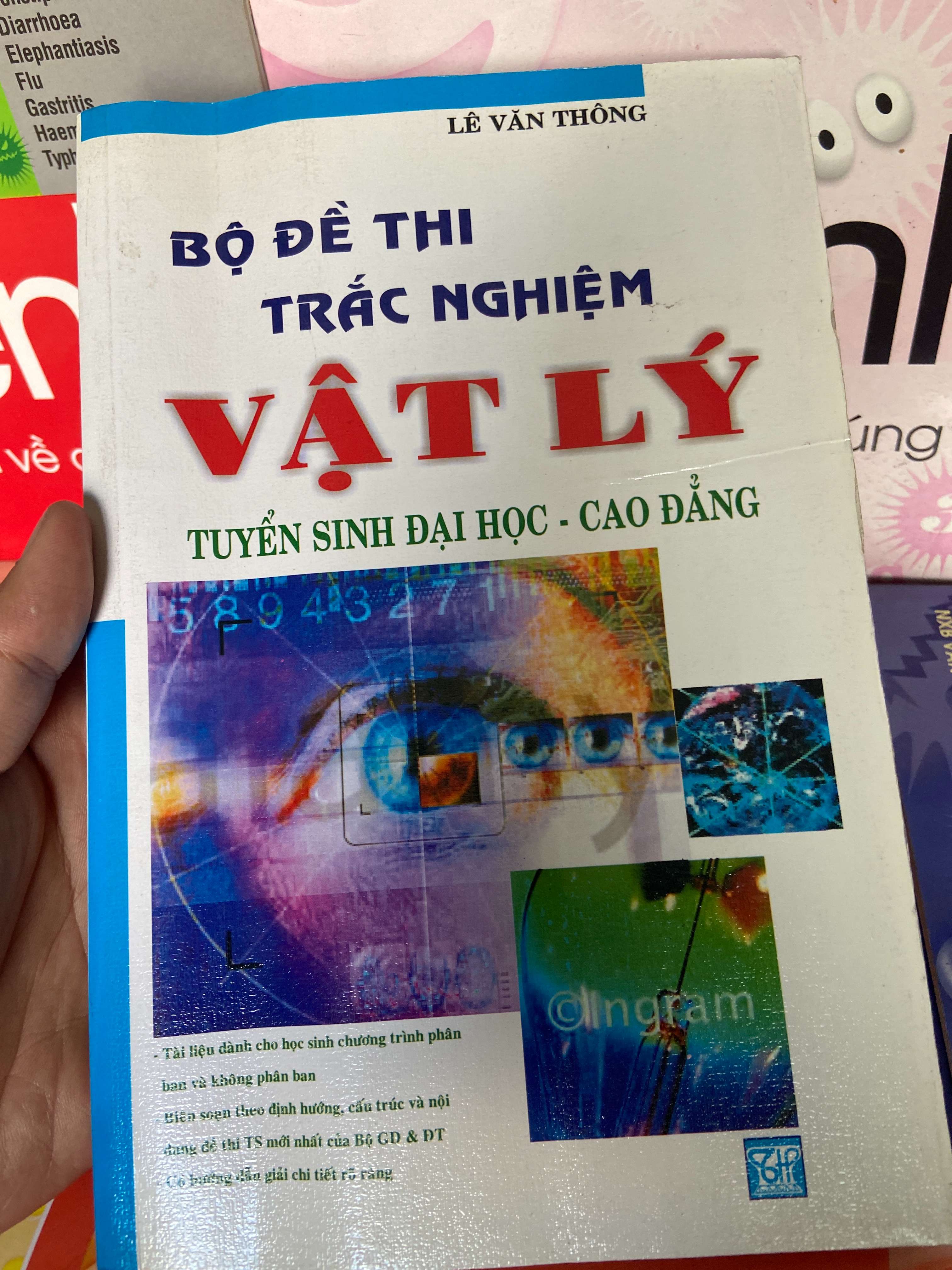 Bộ Đề Thi Trắc Nghiệm Vật Lý (Tuyển Sinh Đại Học - Cao Đẳng) - Lê Văn Thông 2007 Tham khảo - luyện thi VAVO-AK1T1