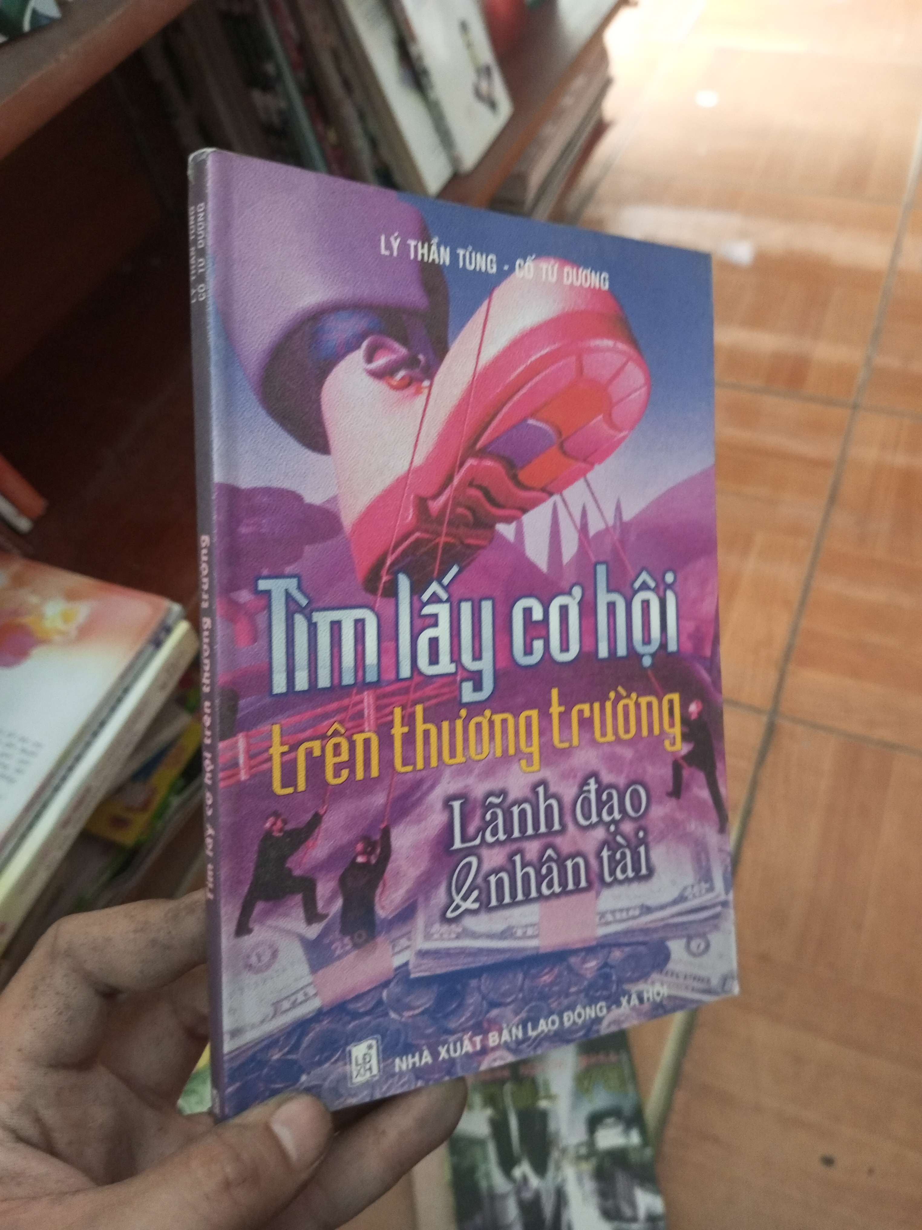 Tìm lấy cơ hội trên thương trường lãnh đạo và nhân tài - Thần Tùng 2004 Quản trị - lãnh đạo VAVO-AK19
