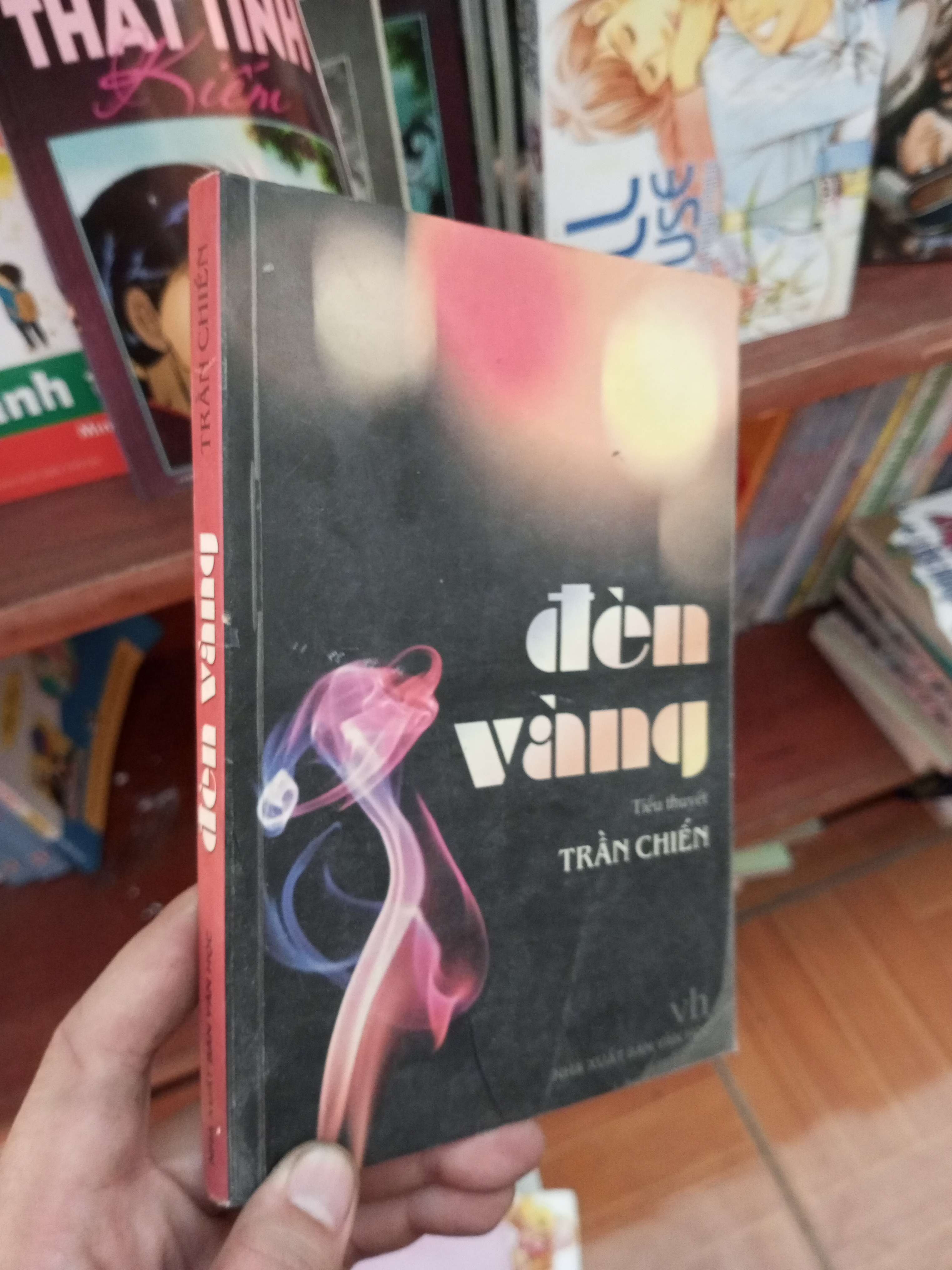 Đèn vàng - Trần Chiến 2005 Tiểu Thuyết VAVO-AK19