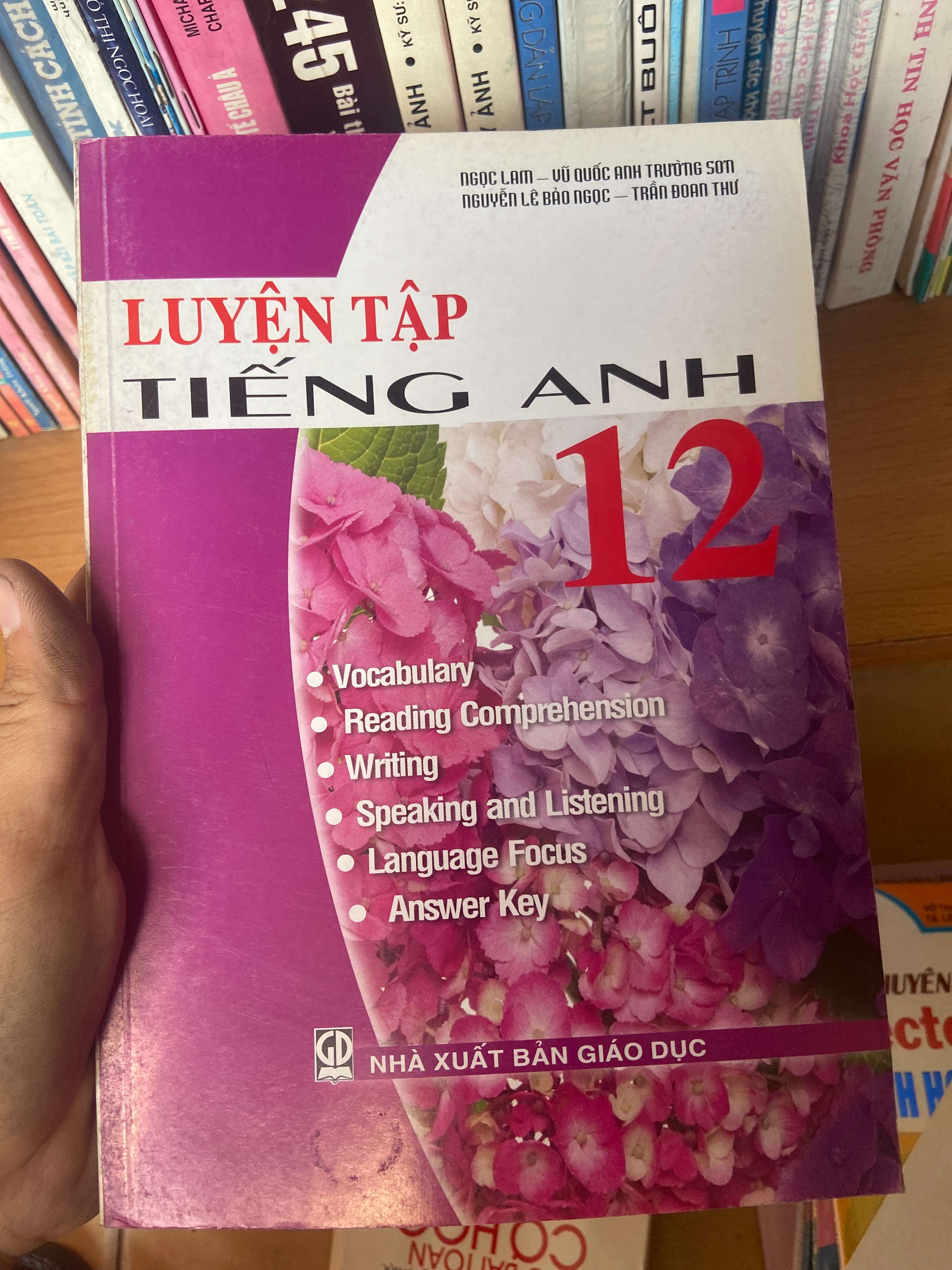 Luyện Tập Tiếng Anh 12 - Ngọc Lam, Vũ Quốc Anh Trường Sơn, Nguyễn Lê Bảo Ngọc, Trần Đoan Thư 2008 Sách tự học tiếng Anh VAVO-AK1T3
