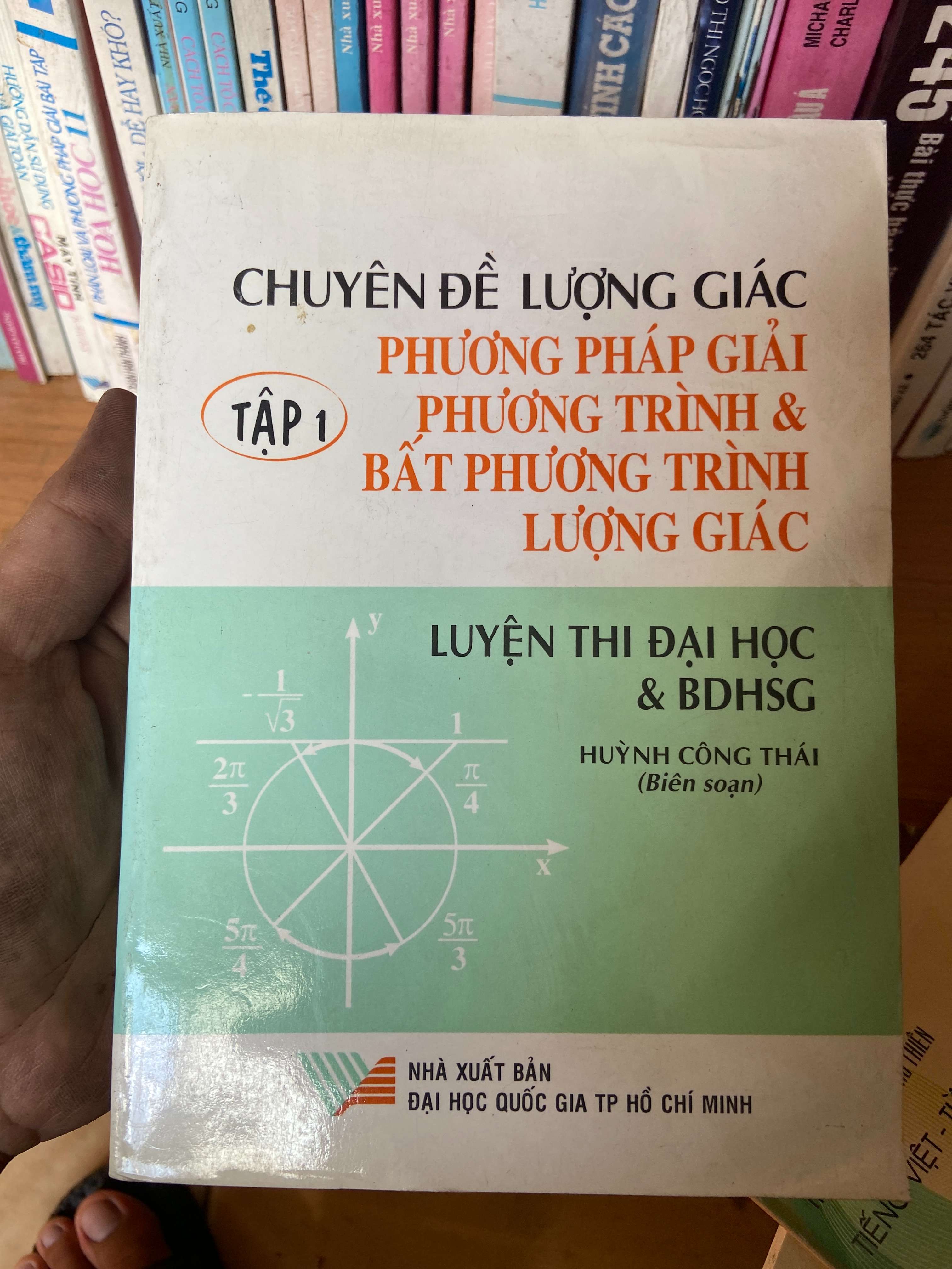 Chuyên Đề Lượng Giác: Phương Pháp Giải Phương Trình & Bất Phương Trình Lượng Giác Tập 1 (Luyện Thi Đại Học & Bồi Dưỡng Học Sinh Giỏi) - Huỳnh Công Thái 2002 Tham khảo - luyện thi VAVO-AK1T2