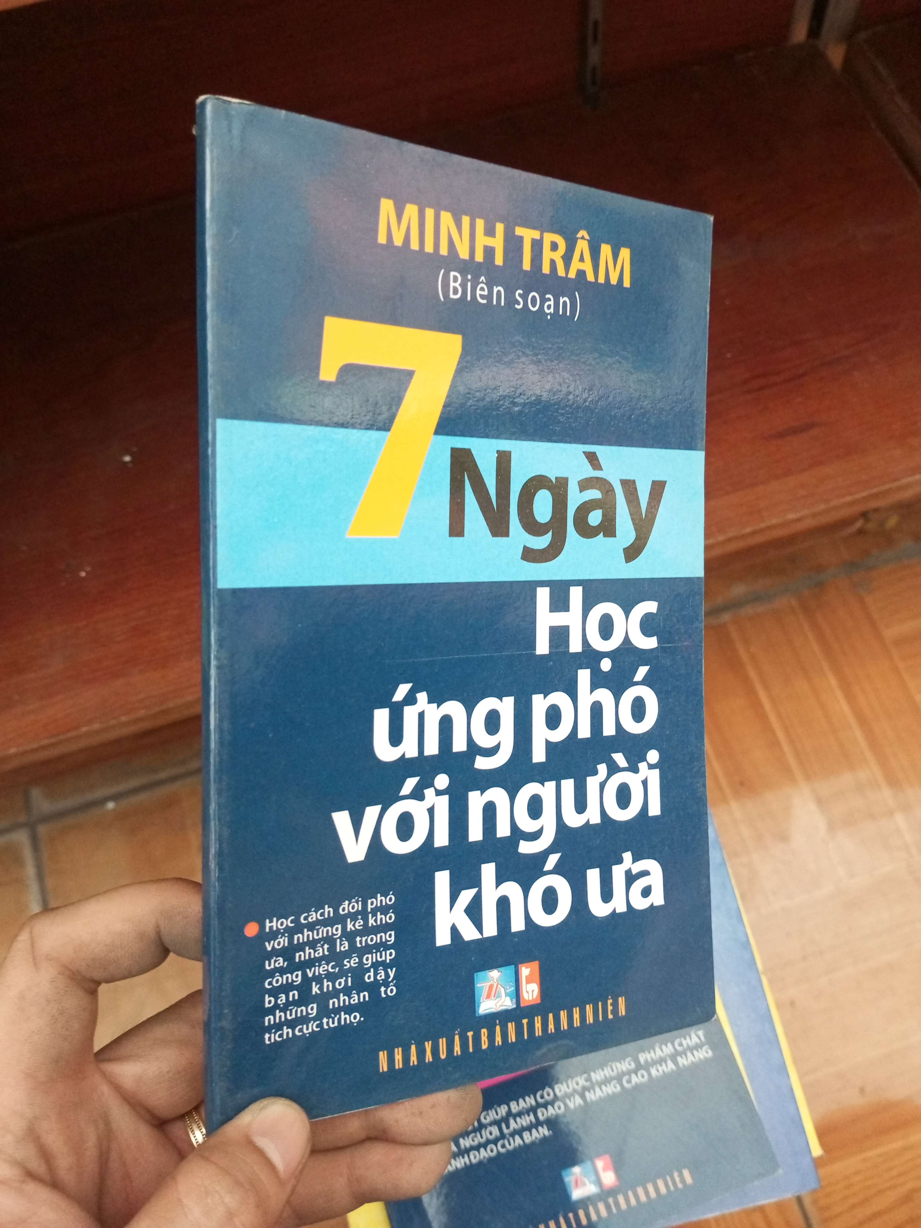 7 ngày học ứng phó với người khó ưa - Minh Trâm 2012 Sách kỹ năng VAVO-AK19