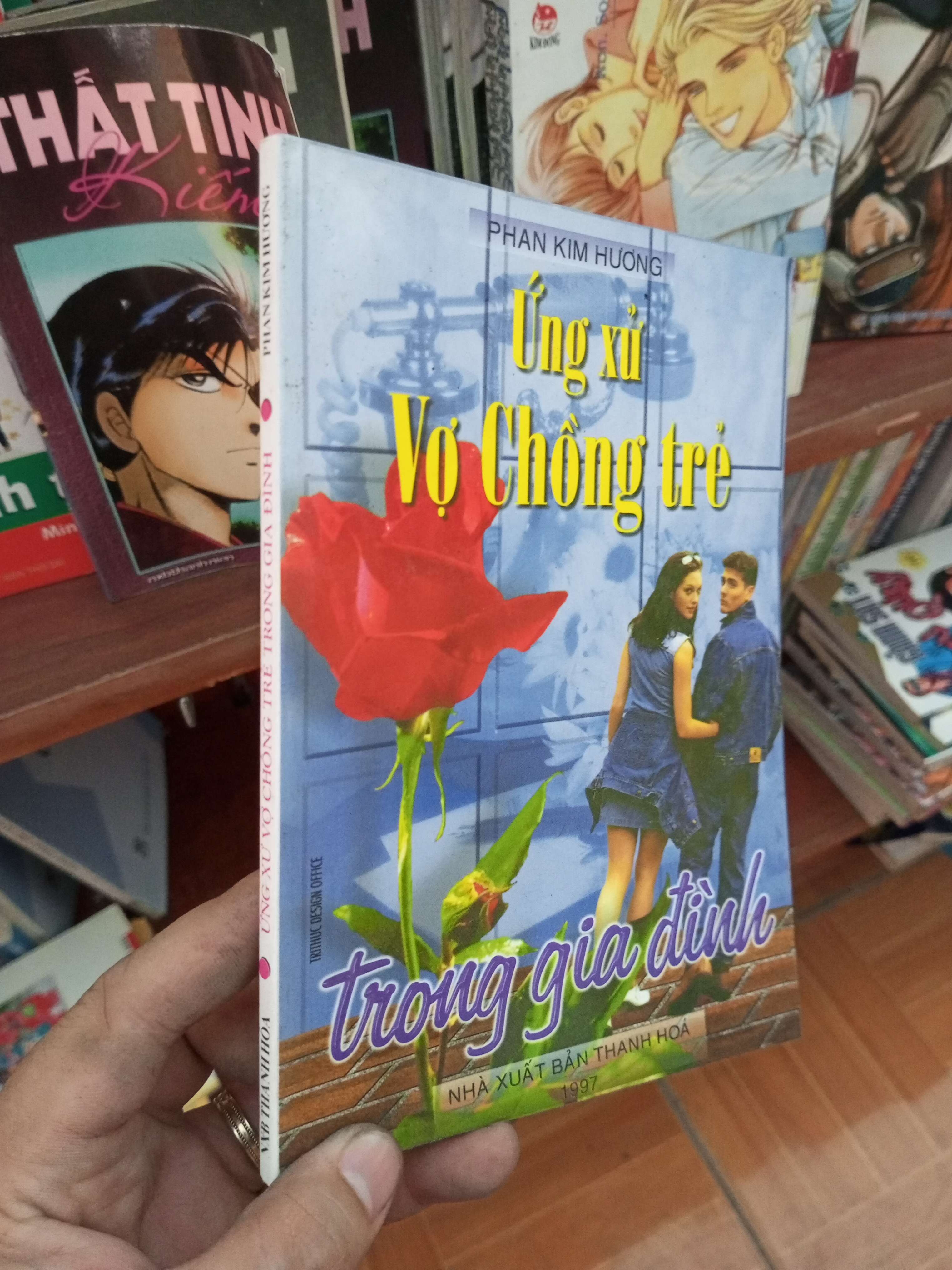 Ứng xử vợ chồng trẻ trong gia đình - Kim Hương 1996 Sách làm cha mẹ VAVO-AK19