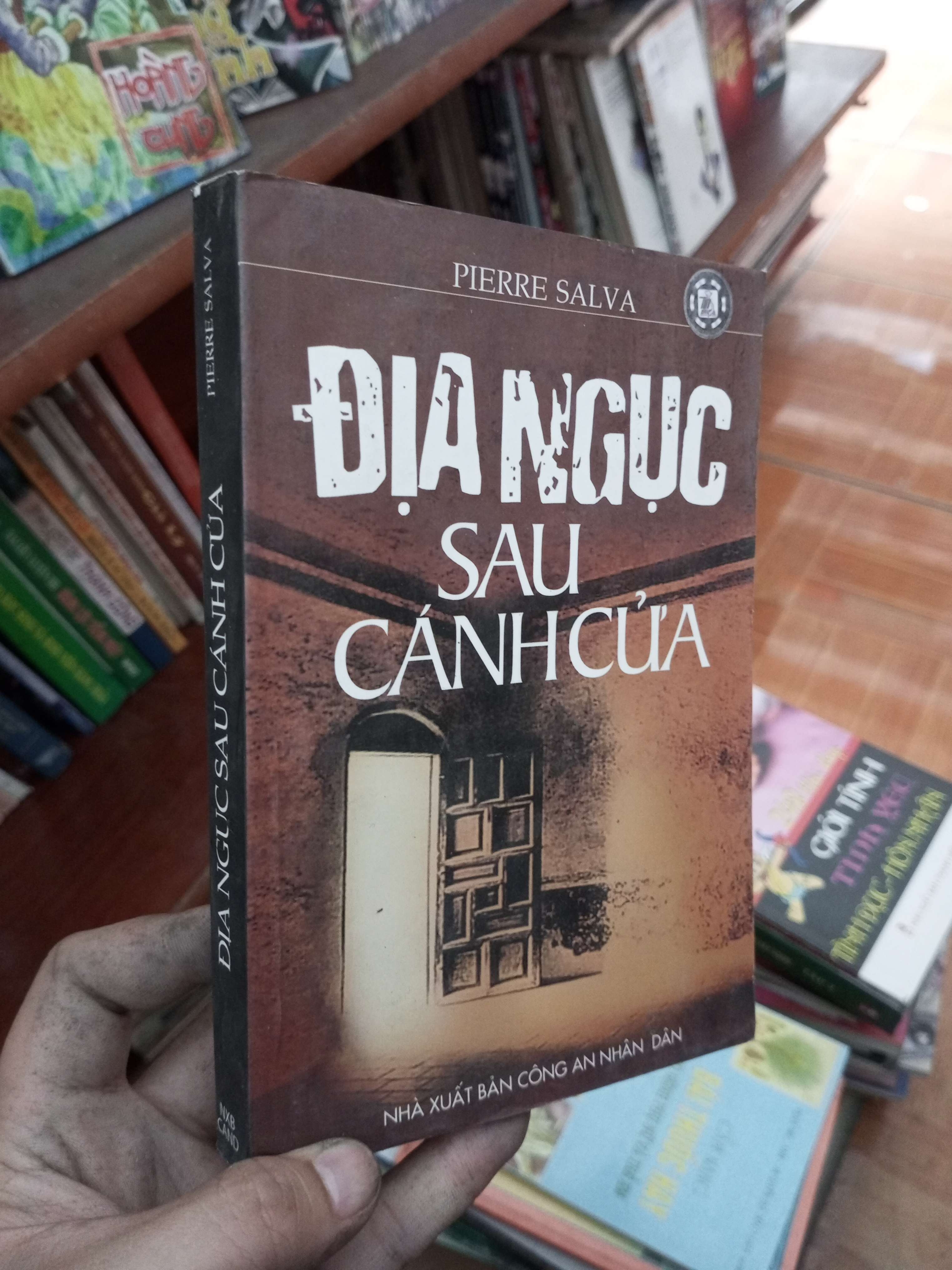 Địa ngục sau cánh cửa - Salva 2004 Sách văn học VAVO-AK19