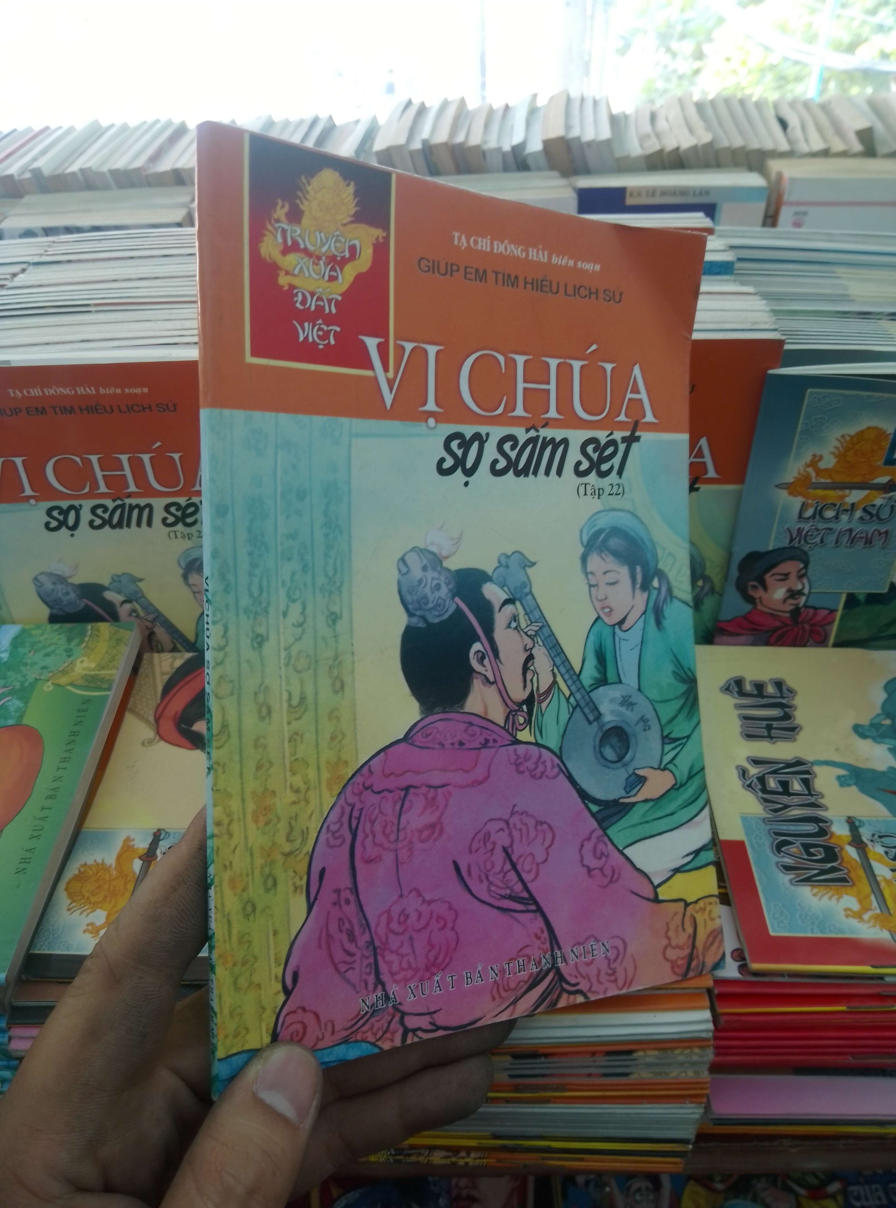 Vị chúa sợ sấm sét - Đông Hải 2011 Truyện tranh VAVO-AK19