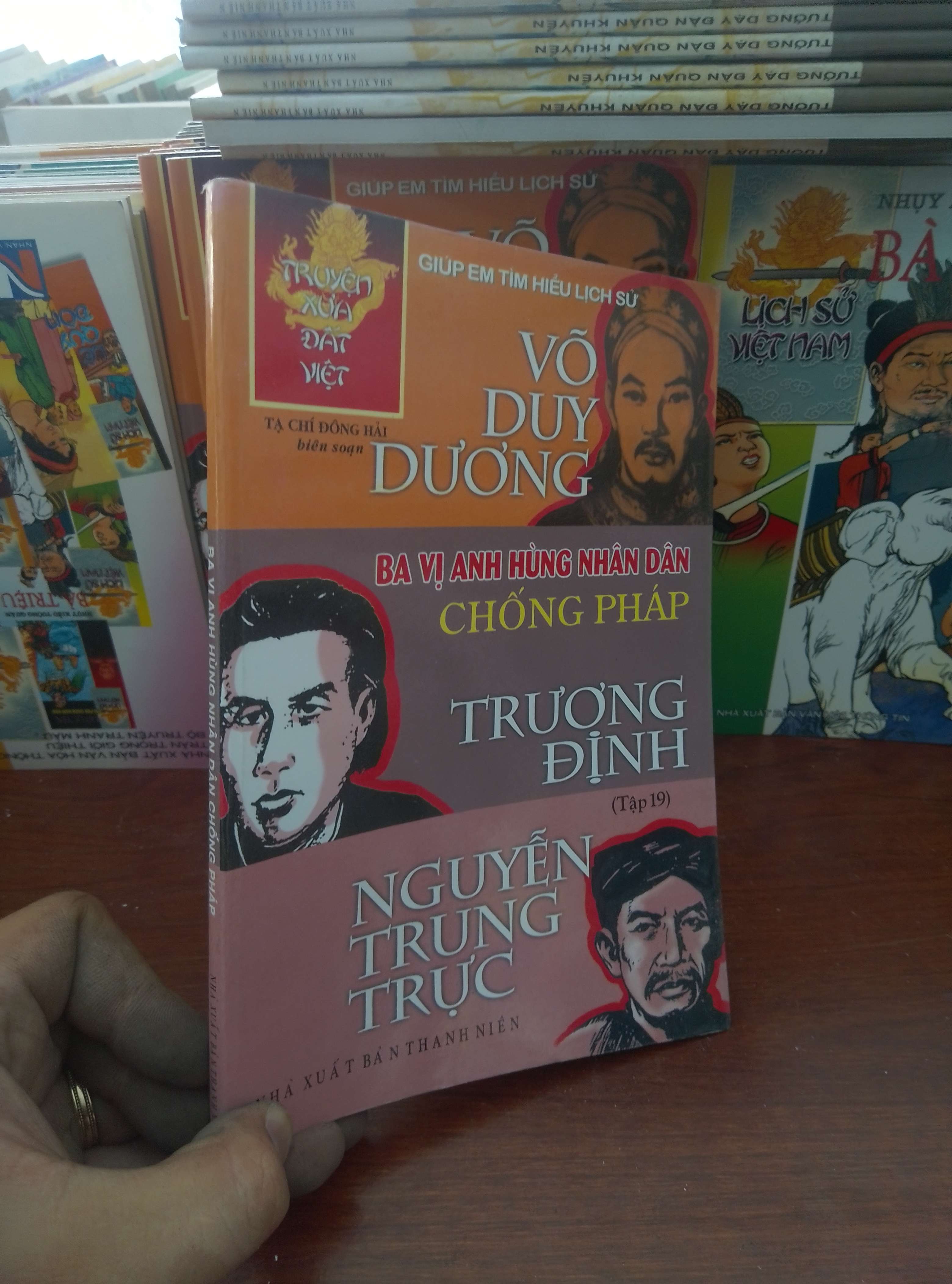 Ba vị anh hùng nhân dân chống Pháp - Đông Hải 2011 Truyện tranh VAVO-AK19
