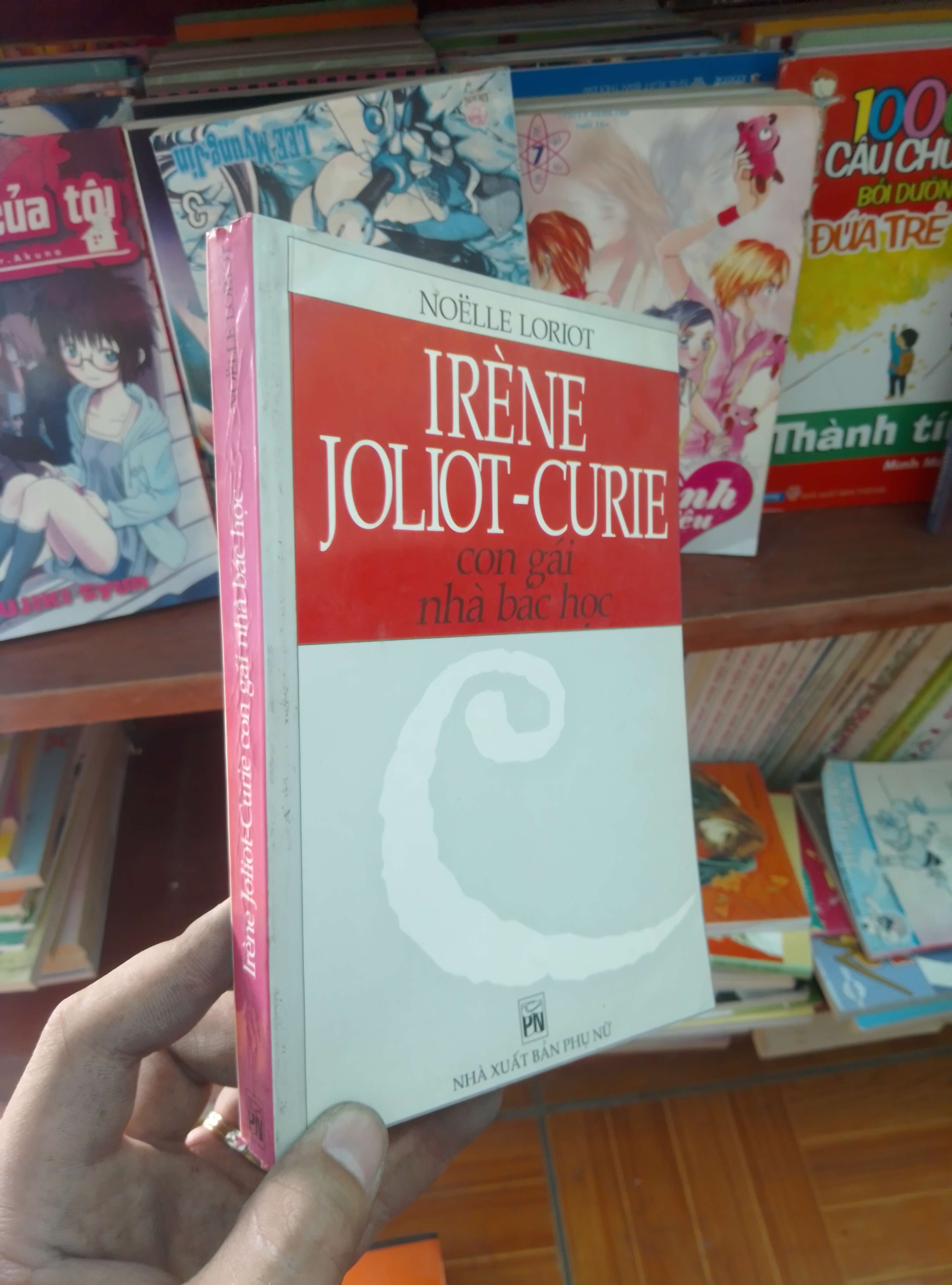 Irene joliot curie con gái nhà bác học - Loriot 2003 Sách văn học VAVO-AK19