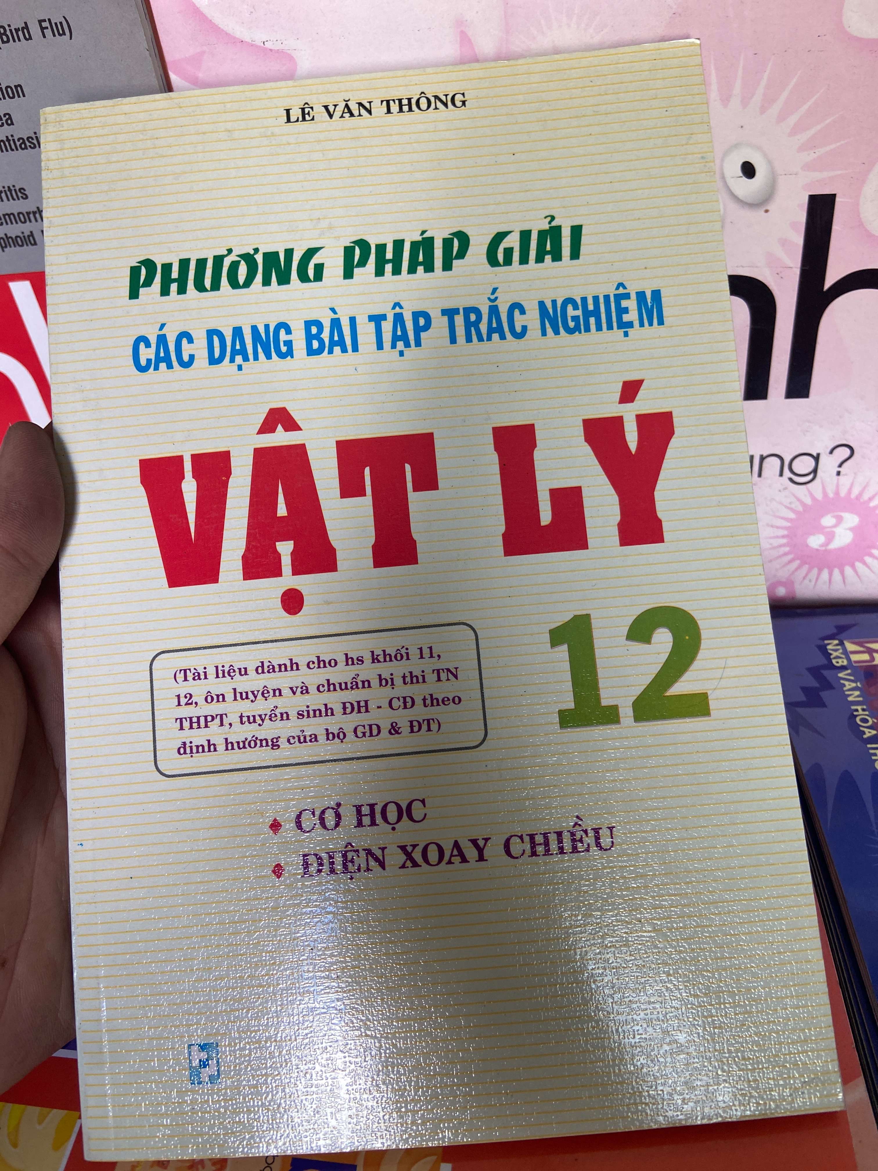 Phương Pháp Giải Các Dạng Bài Tập Trắc Nghiệm Vật Lý 12 (Cơ Học, Điện Xoay Chiều) - Lê Văn Thông 2007 Tham khảo - luyện thi VAVO-AK1T1