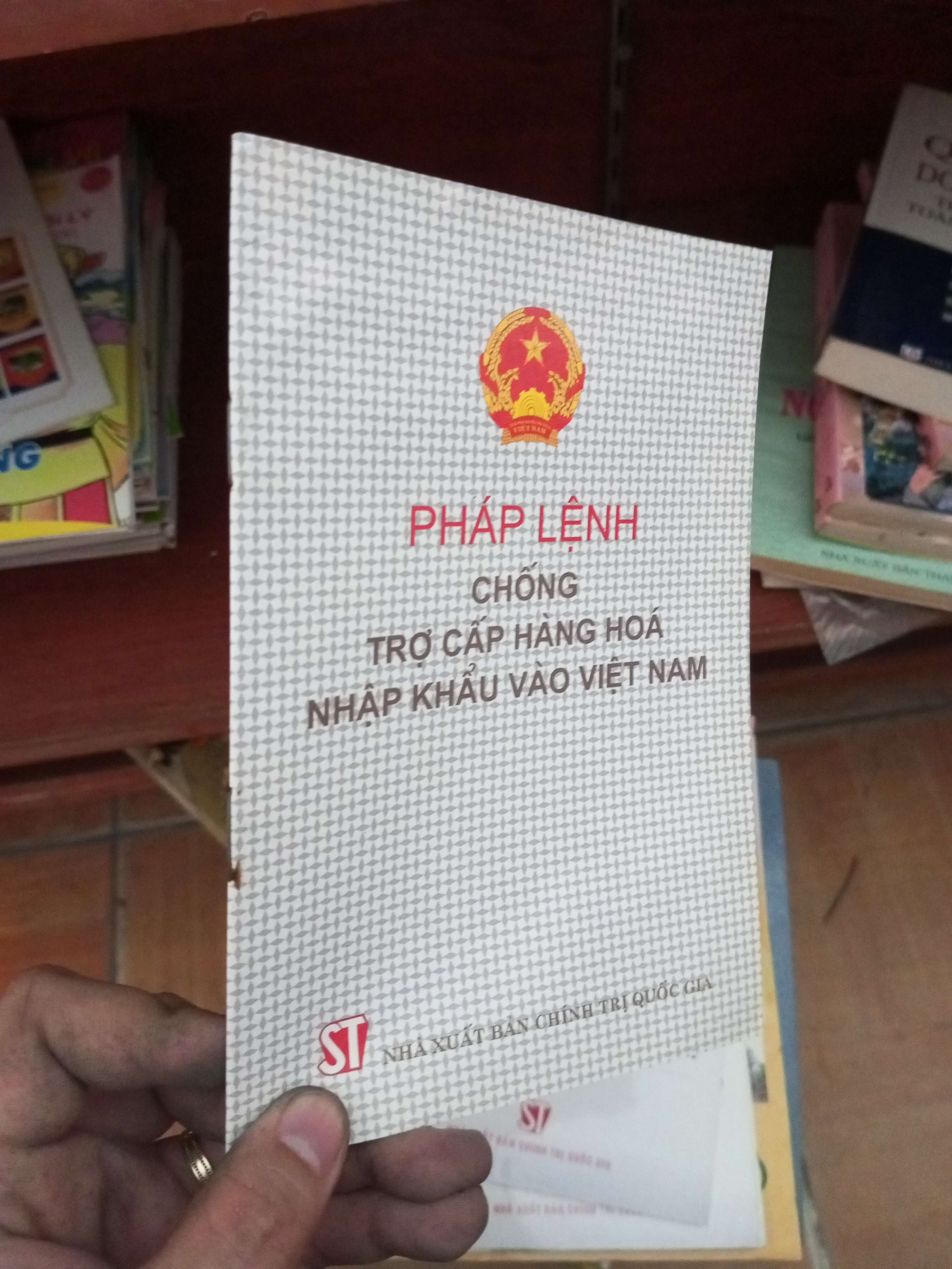 Pháp lệnh chống trợ cấp hàng hoá nhập khẩu vào Việt Nam 2004 Sách chính trị - pháp lý VAVO-AK19
