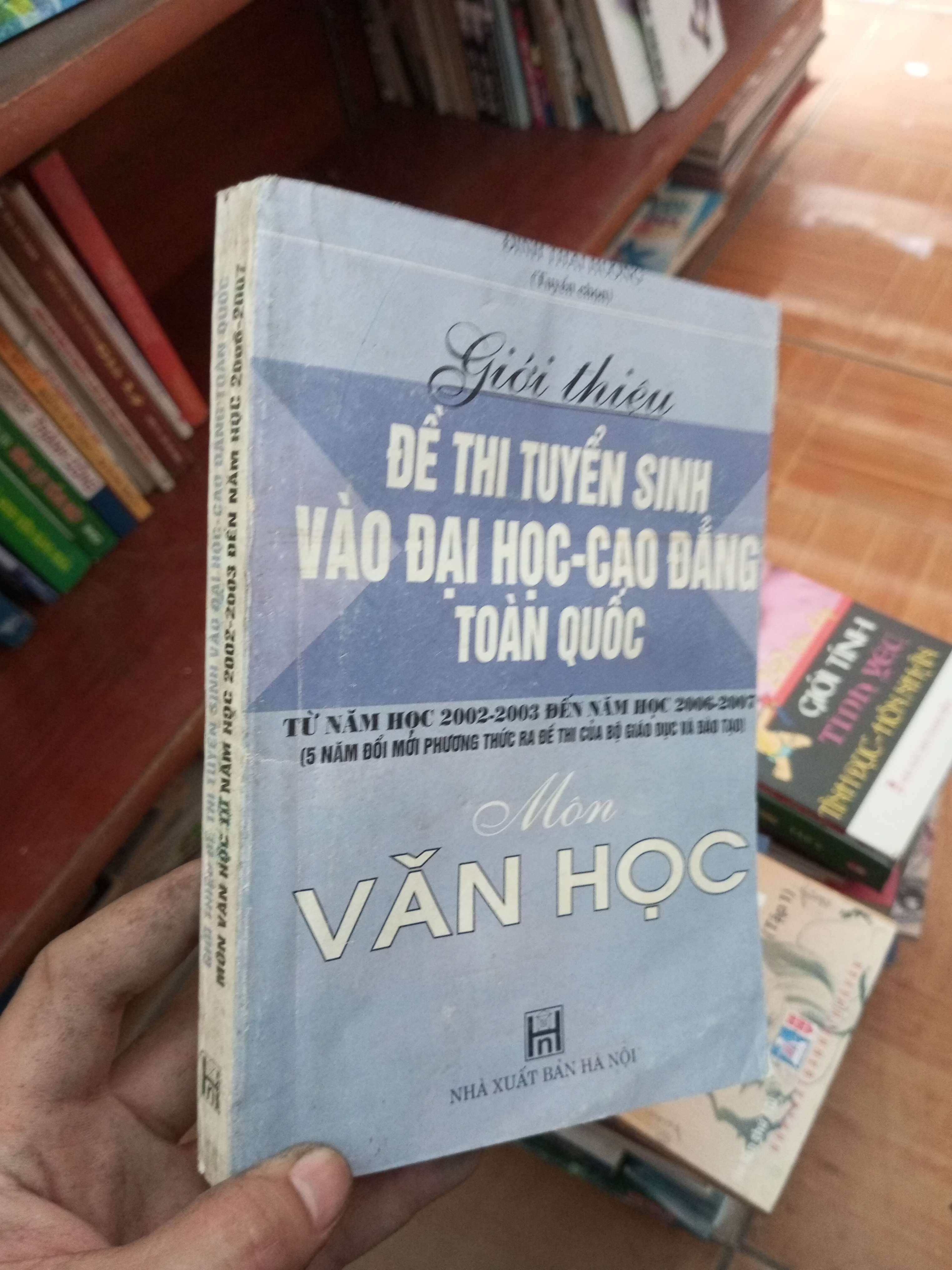 Giới thiệu đề thi tuyển sinh vào đại học cao đẳng môn Văn học từ năm học 2002-2003 đến năm học 2006-2007 - Thái Hương 2006 Tham khảo - luyện thi VAVO-AK19
