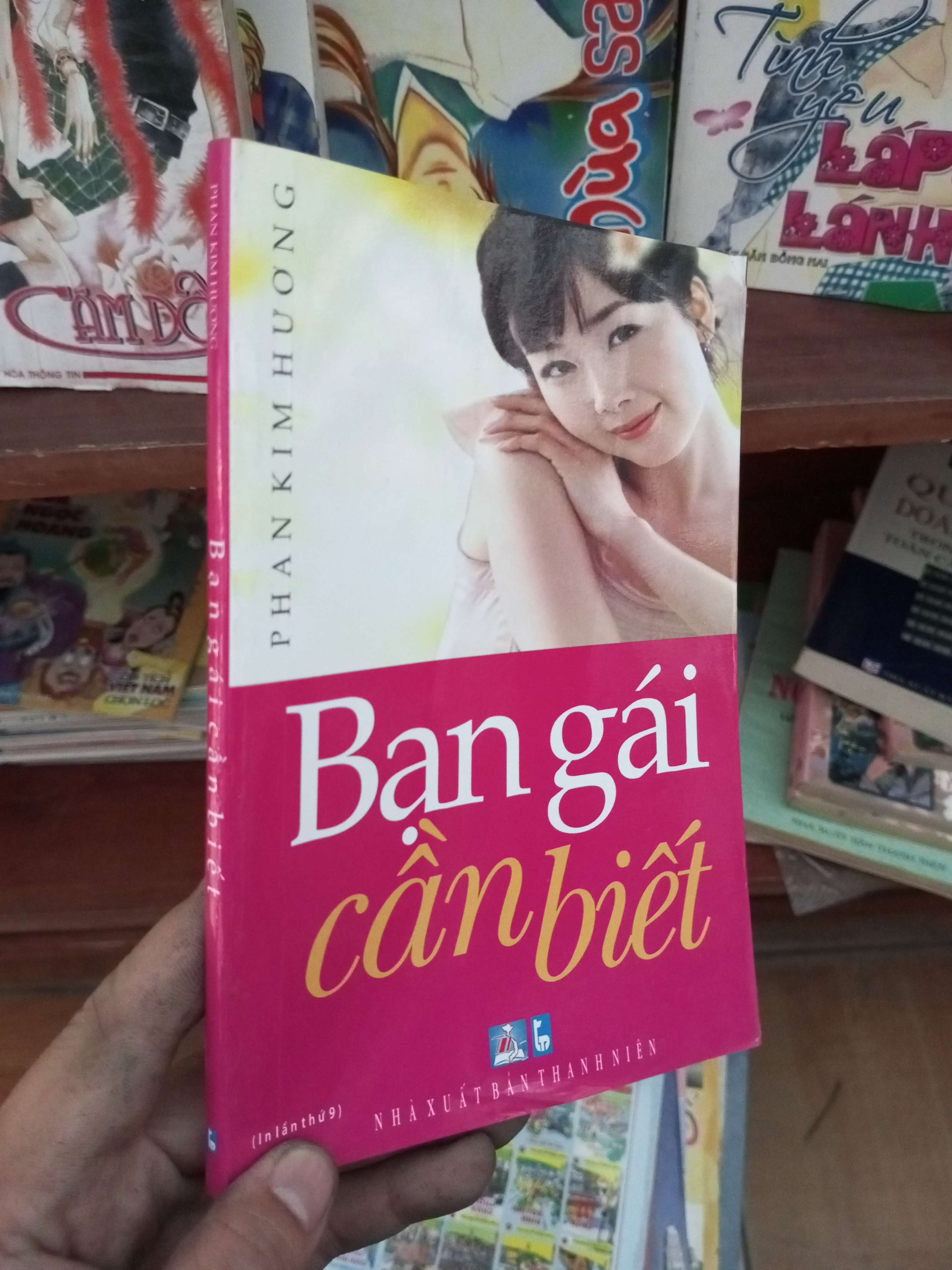 Bạn gái cần biết - Kim Hương 2011 Sách tâm lý học - giới tính VAVO-AK19