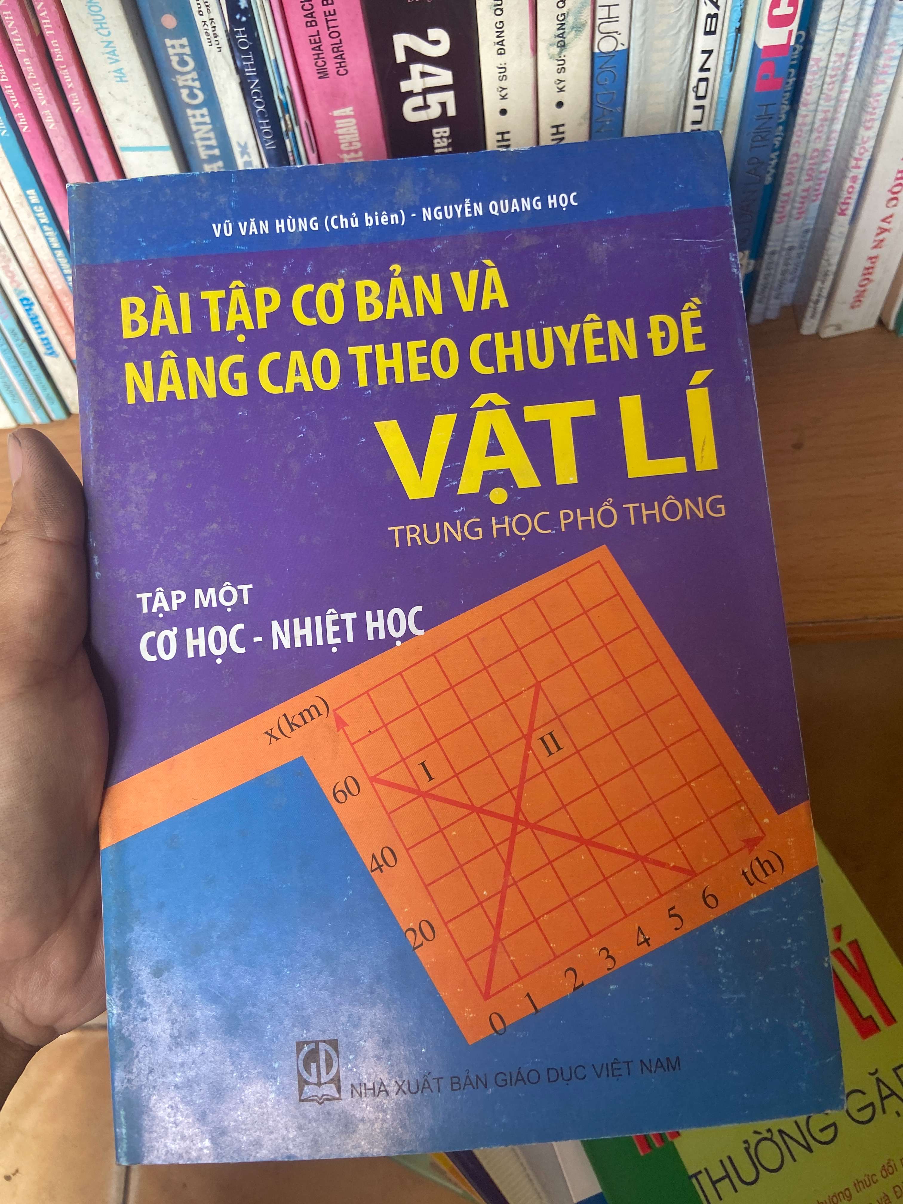 Bài Tập Cơ Bản Và Nâng Cao Theo Chuyên Đề Vật Lí Trung Học Phổ Thông (Tập 1: Cơ Học - Nhiệt Học) - Vũ Văn Hùng, Nguyễn Quang Học Tham khảo - luyện thi VAVO-AK1T3